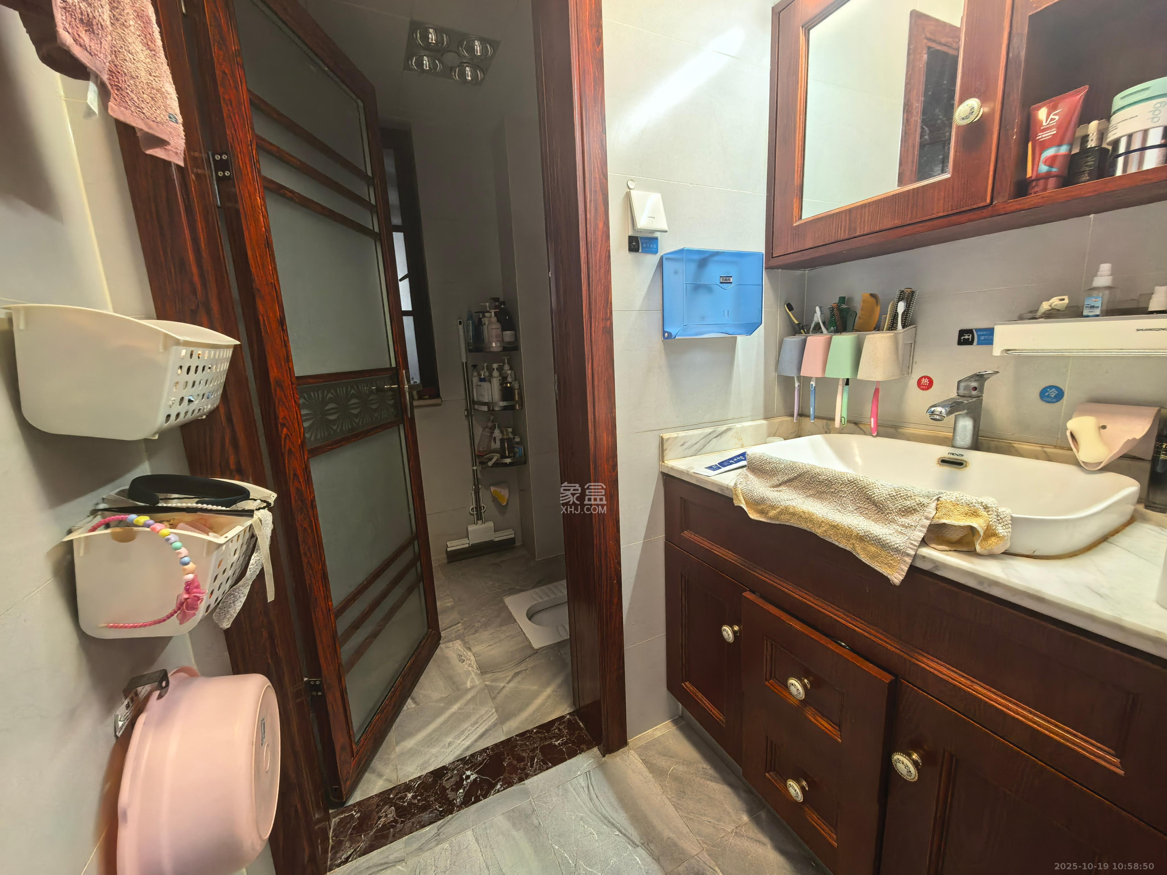 华润置地广场二期  3室2厅1卫    2500.0元/月 华润置地广场二期  3室2厅1卫    2500.0元/月小区图