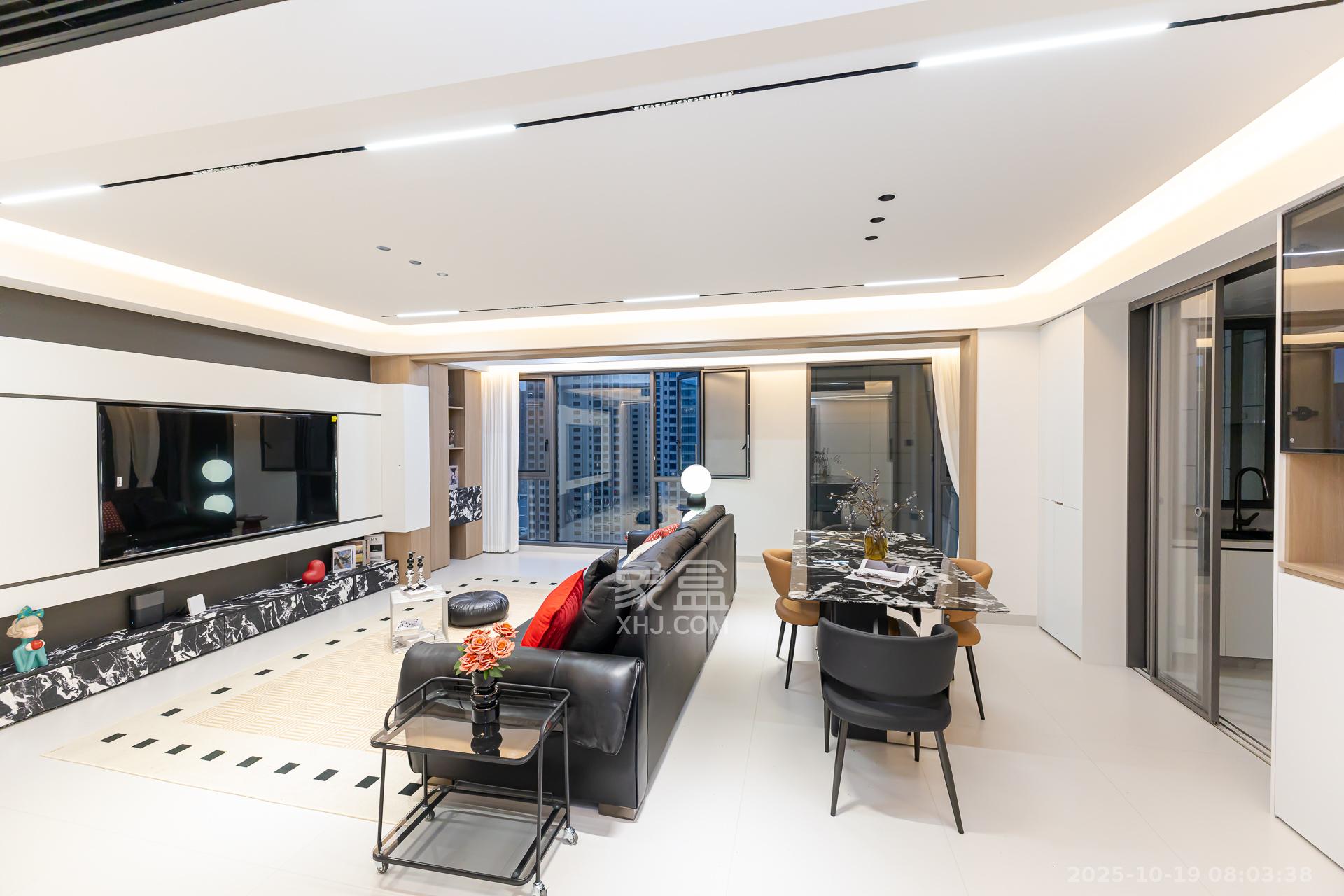 明发阅江悦府  4室2厅2卫    136.0万客厅