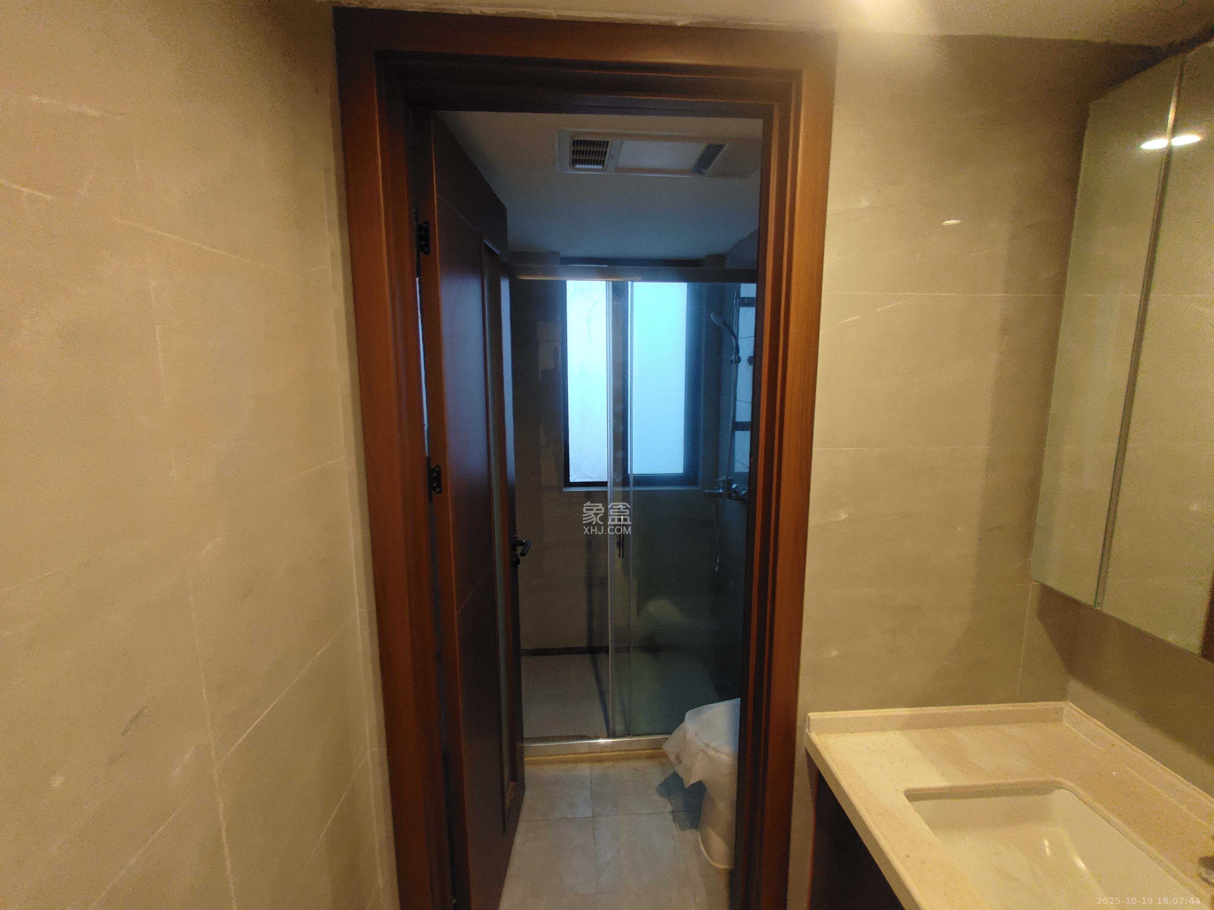 绿地长沙城际空间站（绿地新里佳苑）  4室2厅2卫    3500.0元/月室内图