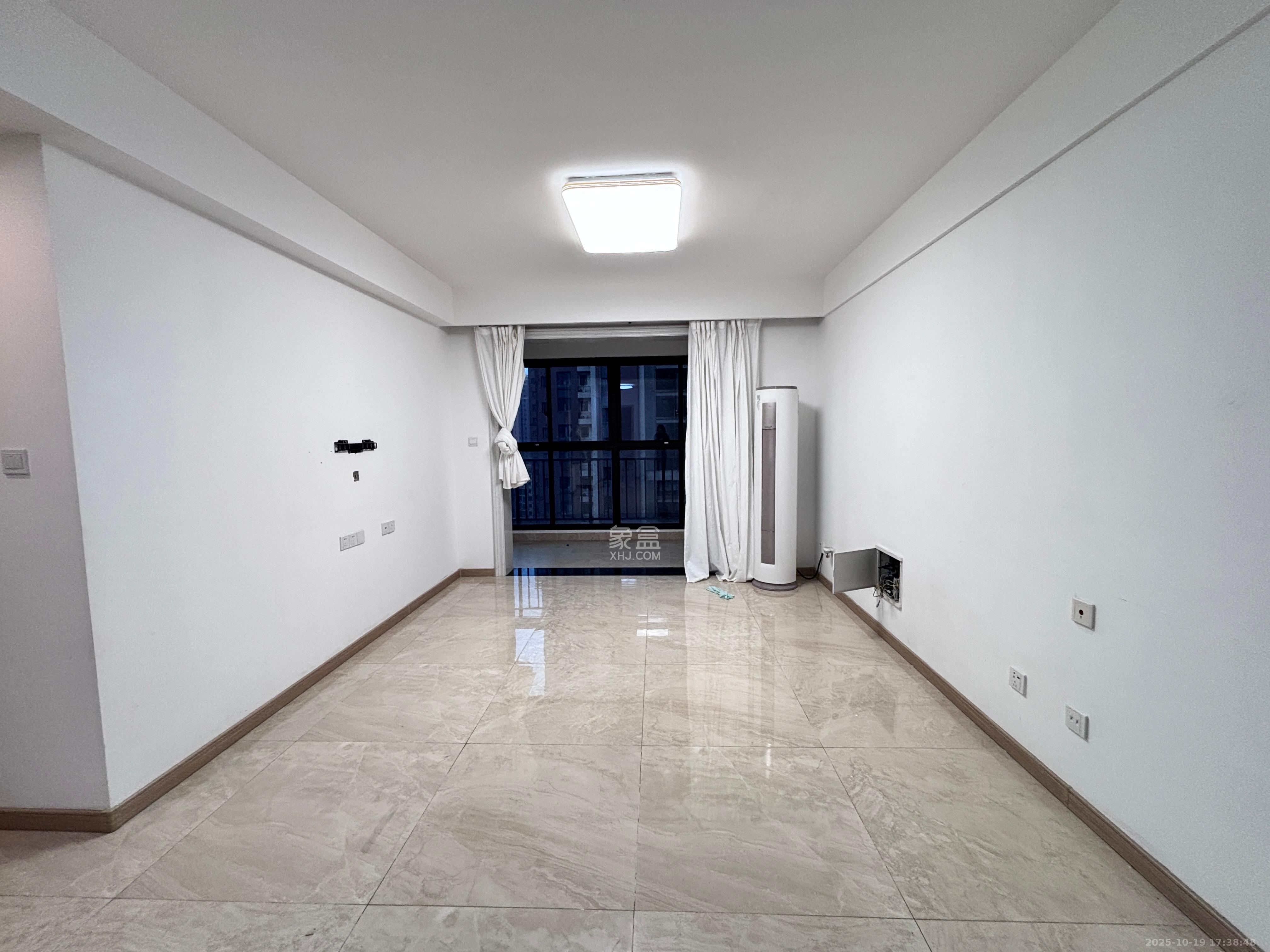 新城国际花都  3室2厅2卫    1800.0元/月