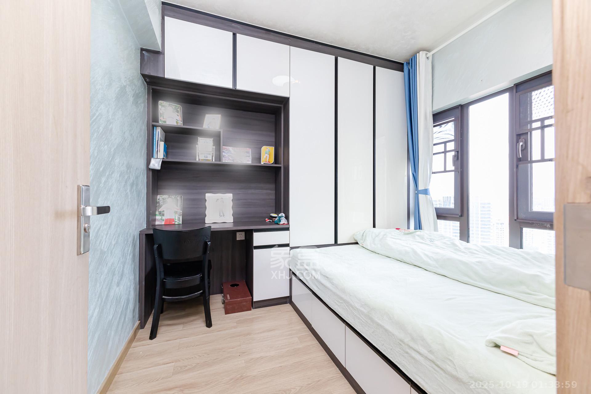 时代倾城五期  4室2厅2卫    110.0万 时代倾城五期  4室2厅2卫    110.0万卧室