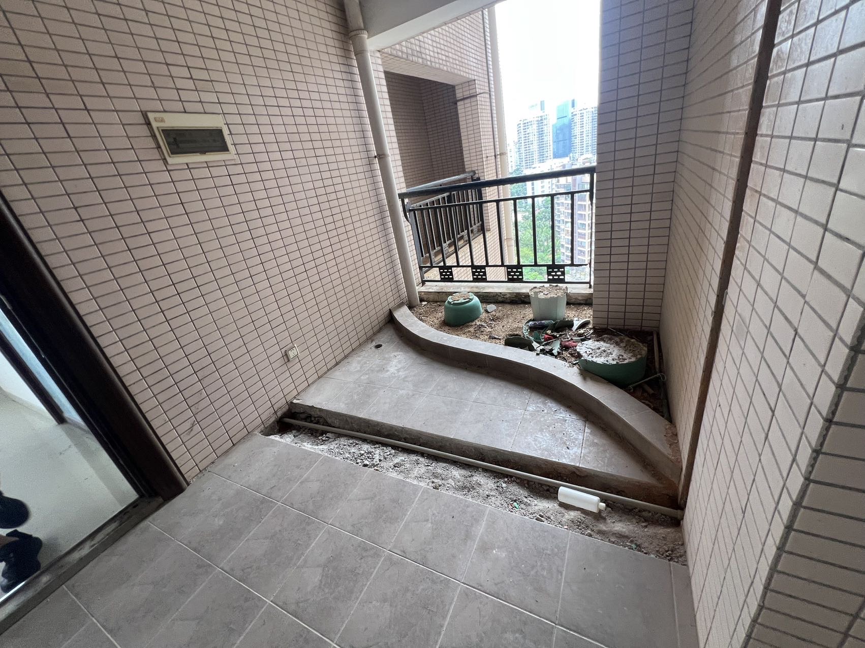 丽晶温泉海景花园一期(别名:丽晶维港、丽晶海景花园)  2室2厅2卫    150.0万 丽晶温泉海景花园一期(别名:丽晶维港、丽晶海景花园)  2室2厅2卫    150.0万客厅