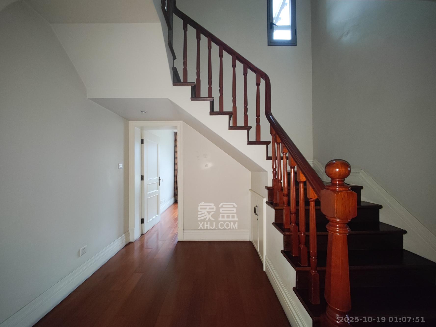 托斯卡纳洋房高层  5室2厅3卫    420.0万 托斯卡纳洋房高层  5室2厅3卫    420.0万其他