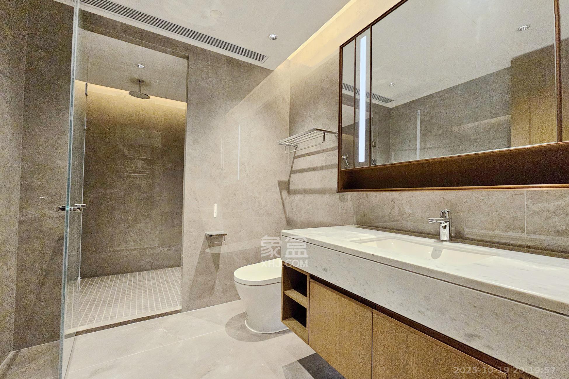 运达中央广场三期  4室2厅3卫    517.0万 运达中央广场三期  4室2厅3卫    517.0万卫生间