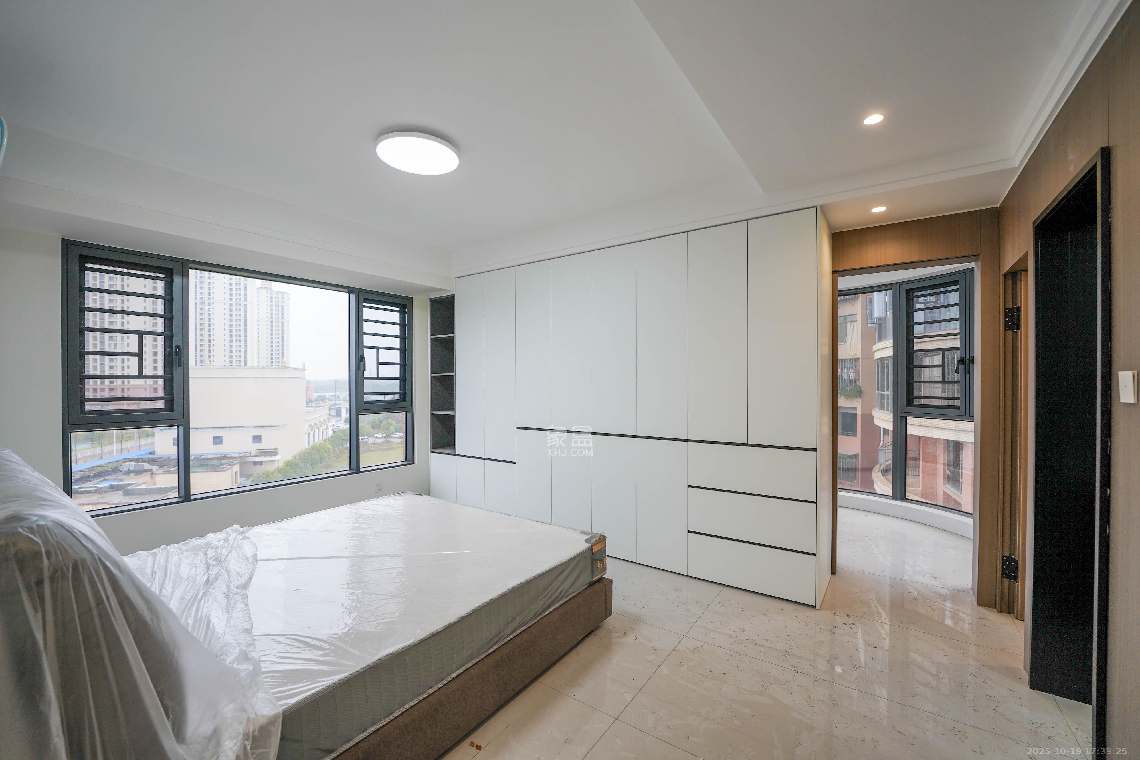 幸福庄园  5室2厅3卫    156.0万卧室