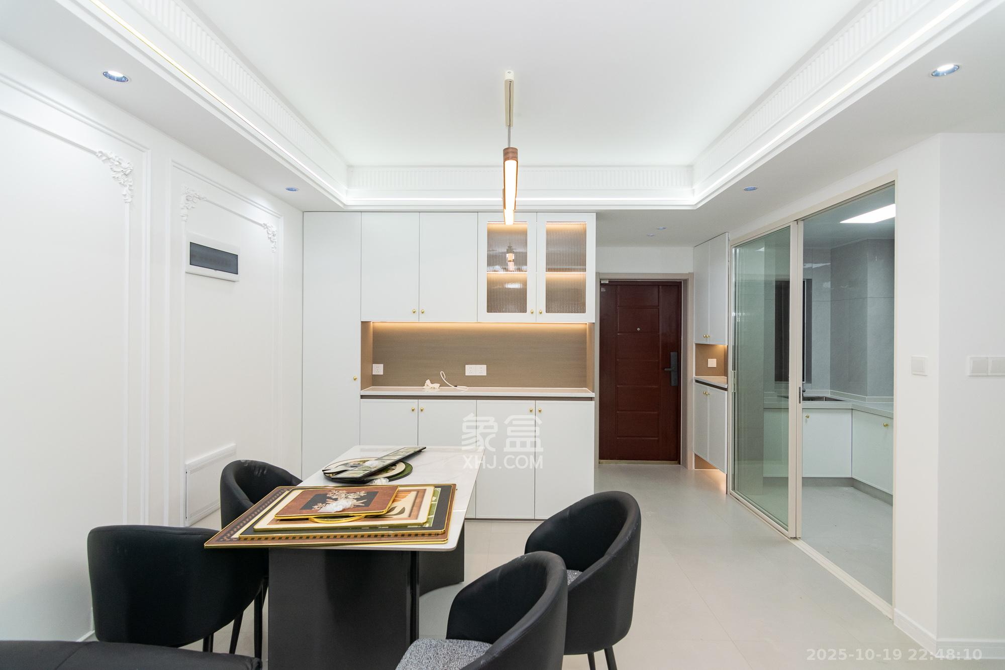 美的翰城  3室2厅2卫    69.8万客厅