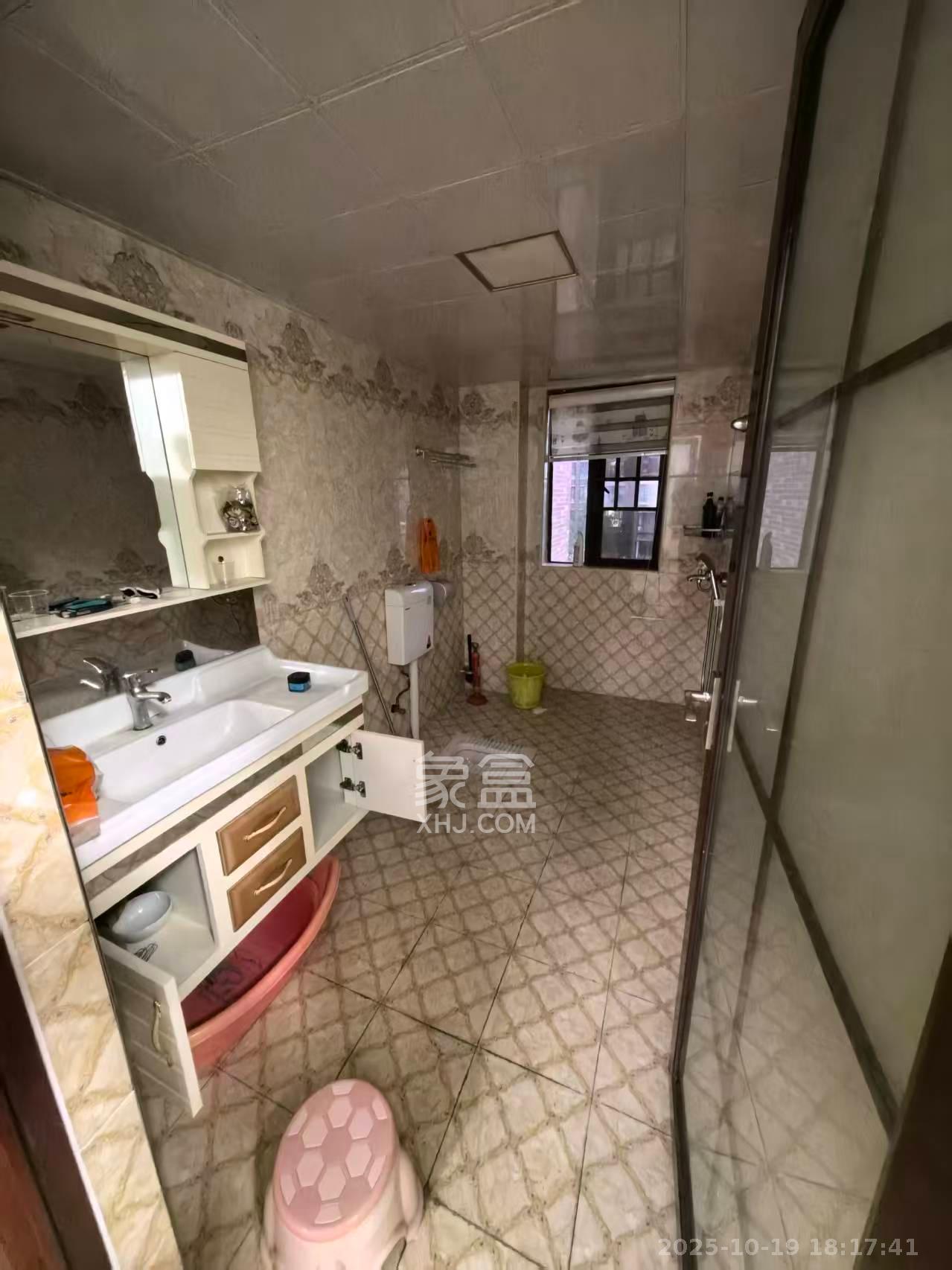 金色溪泉湾  4室2厅2卫    4200.0元/月室内图