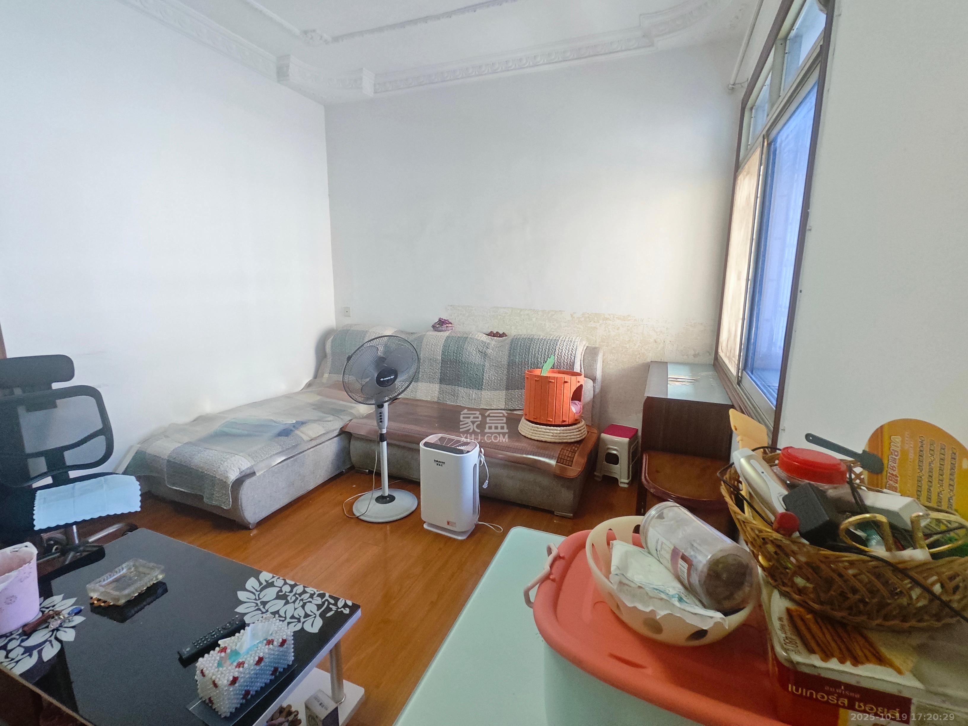 牛串岭小区  2室1厅1卫    1500.0元/月 牛串岭小区  2室1厅1卫    1500.0元/月室内图1