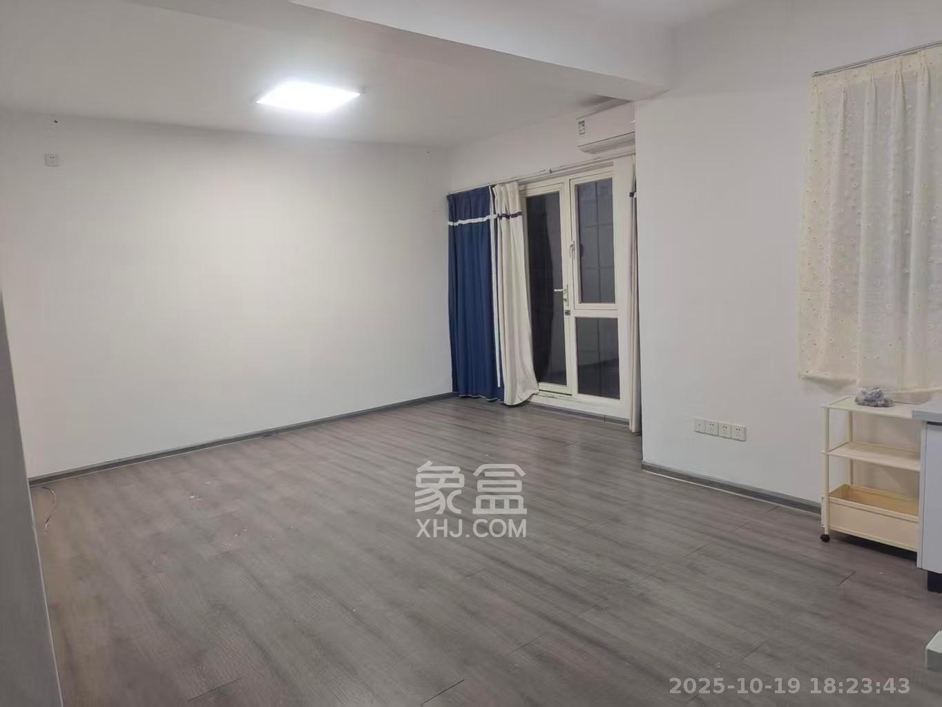 美洲故事别墅 6室3厅2卫 7000.0元/月 美洲故事别墅 6室3厅2卫 7000.0元/月室内图