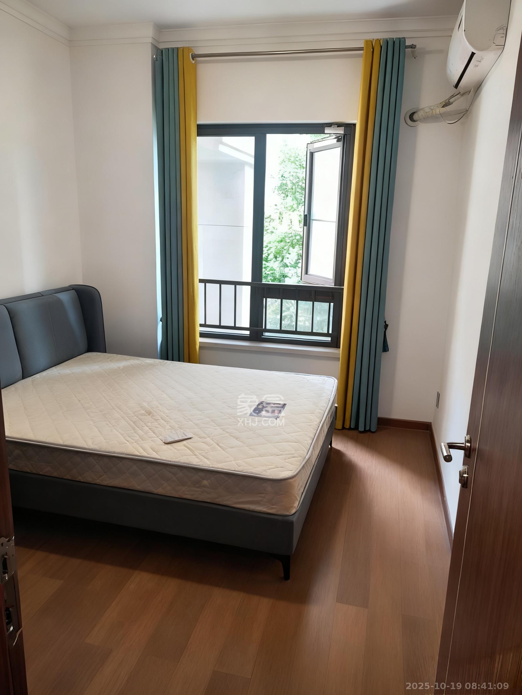 阳光城尚东湾蓝莓苑  3室2厅2卫    2400.0元/月 阳光城尚东湾蓝莓苑  3室2厅2卫    2400.0元/月室内图