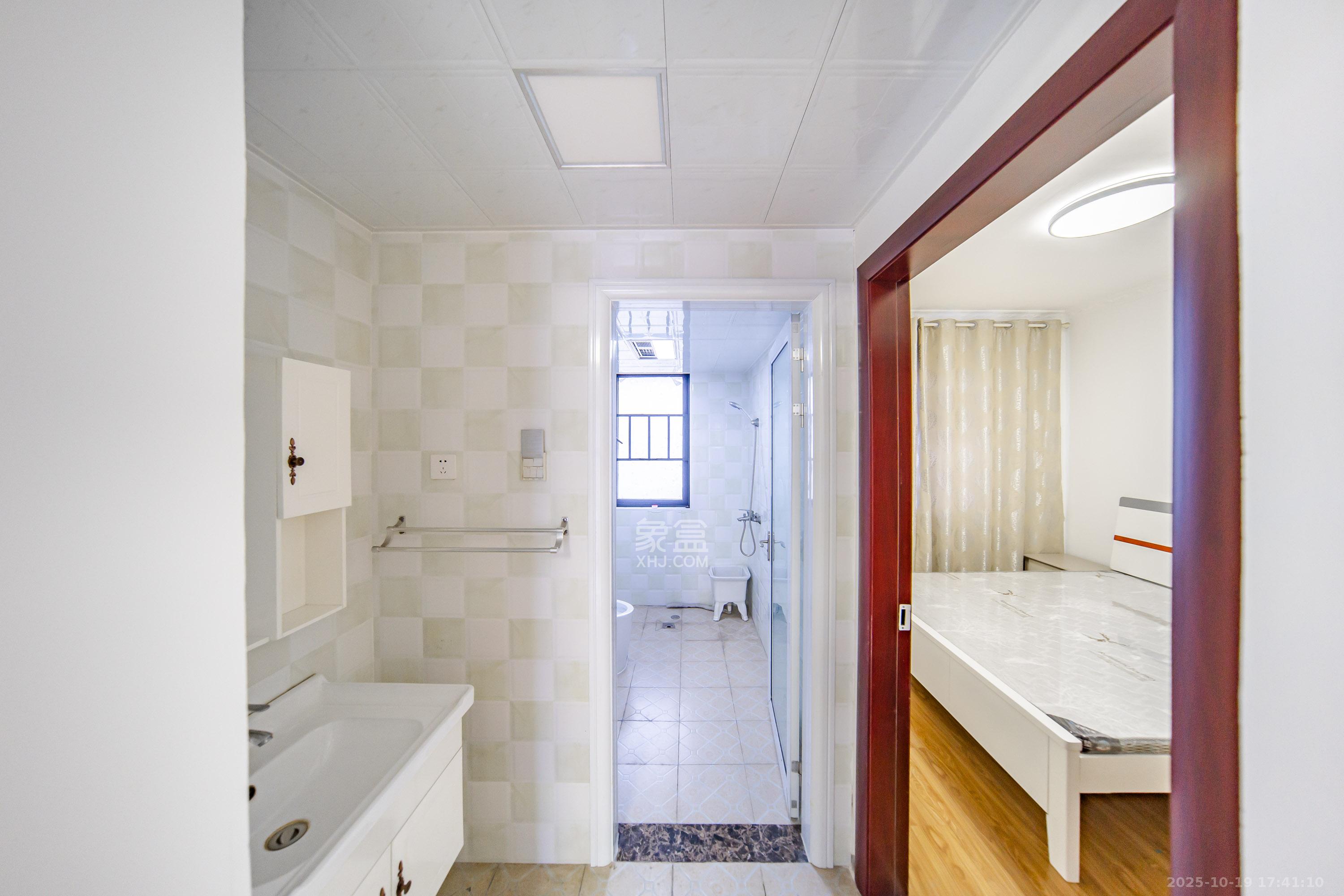 湘熙水郡(观澜海赋家园)  3室2厅2卫    130.0万 湘熙水郡(观澜海赋家园)  3室2厅2卫    130.0万卫生间