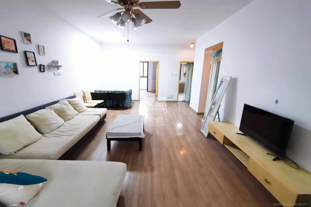 阳光100三期 2室2厅1卫 2200.0元/月 阳光100三期 2室2厅1卫 2200.0元/月室内图