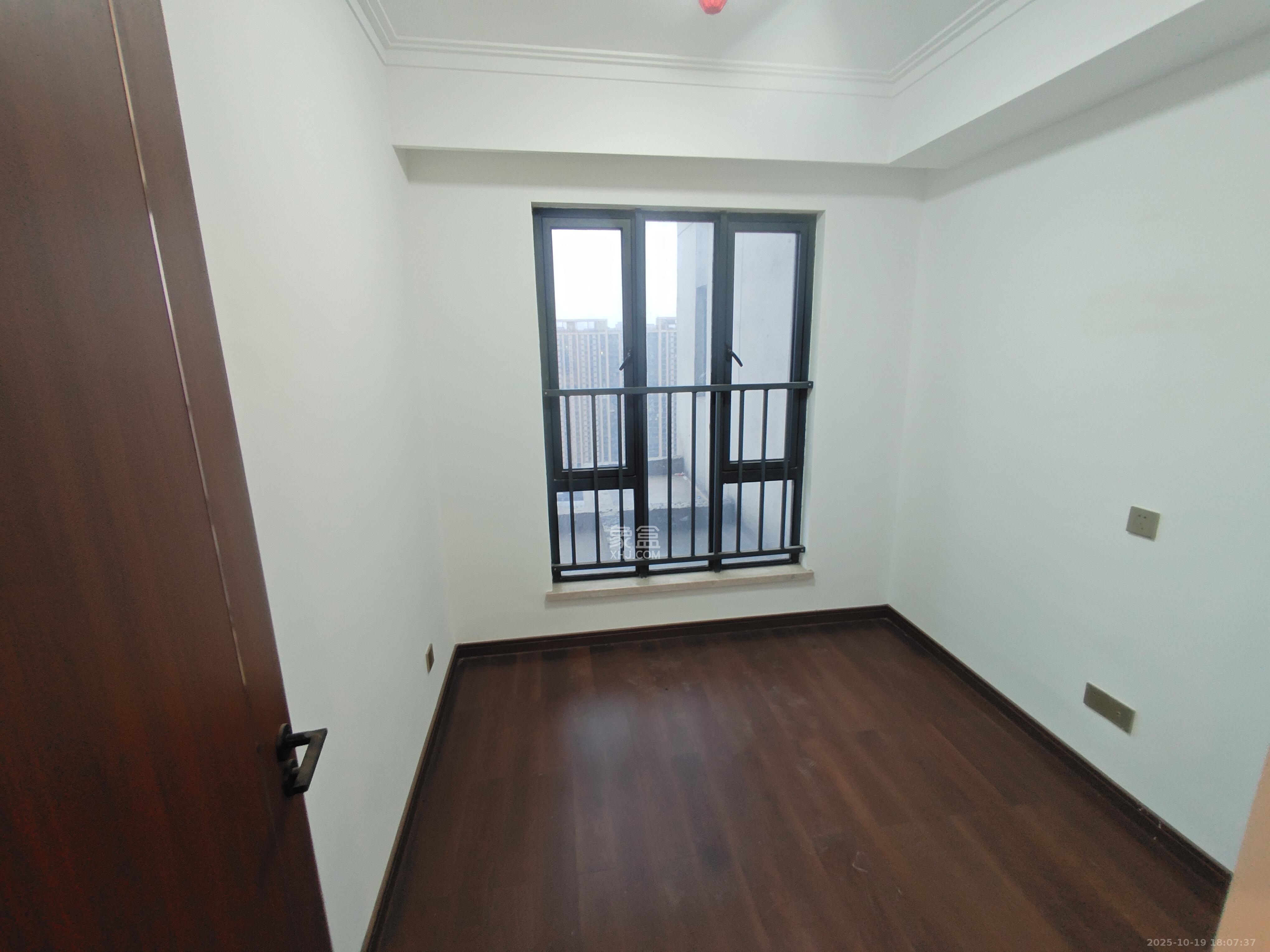 绿地长沙城际空间站（绿地新里佳苑）  4室2厅2卫    3500.0元/月室内图