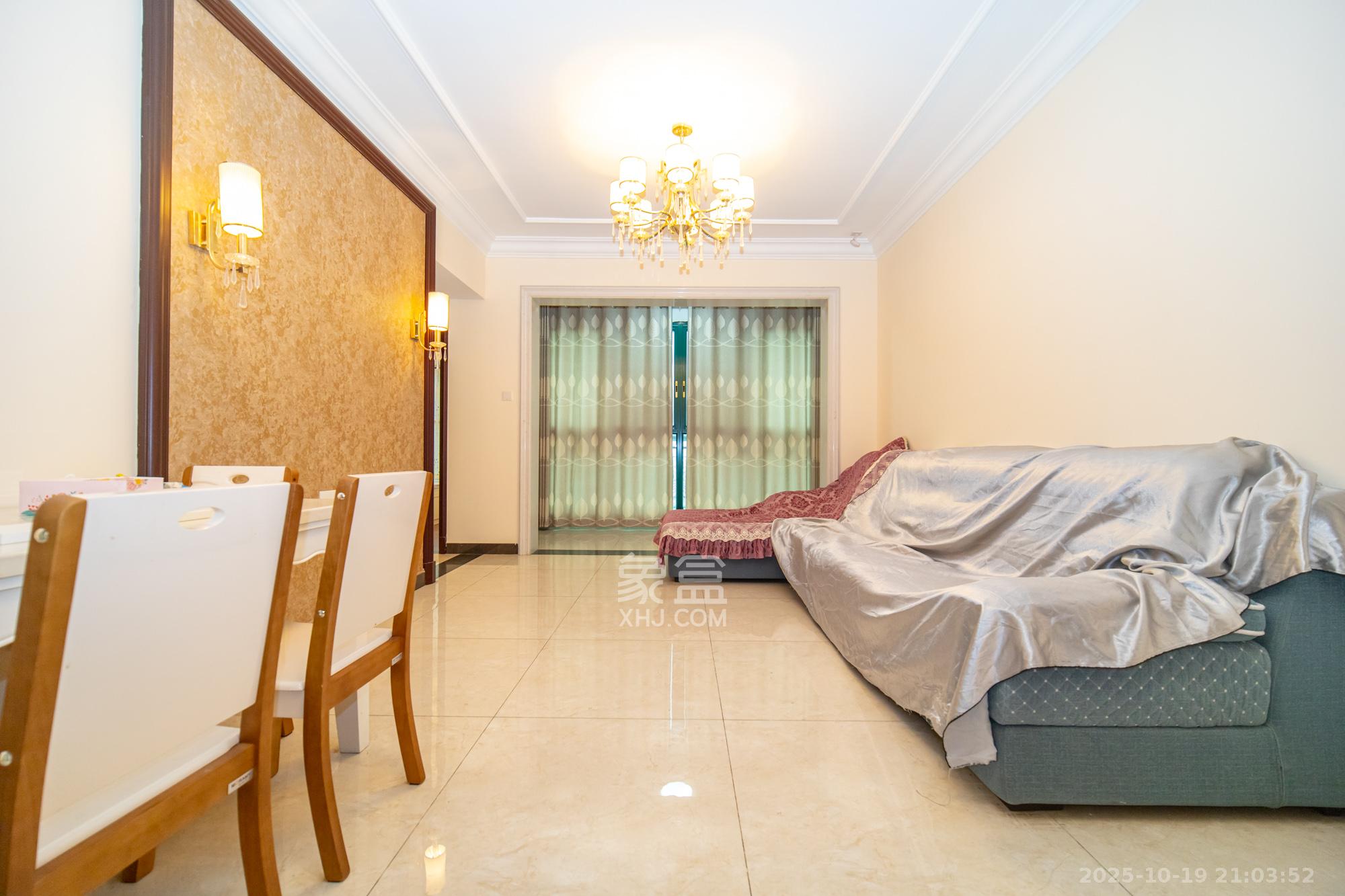 恒大雅苑  3室2厅1卫    88.0万客厅