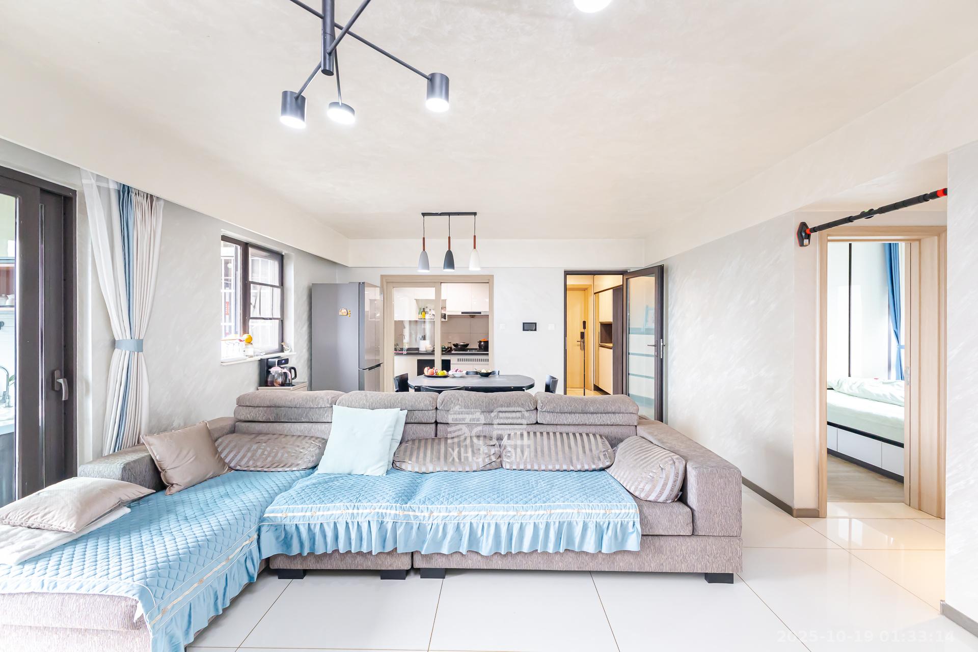 时代倾城五期  4室2厅2卫    110.0万 时代倾城五期  4室2厅2卫    110.0万客厅