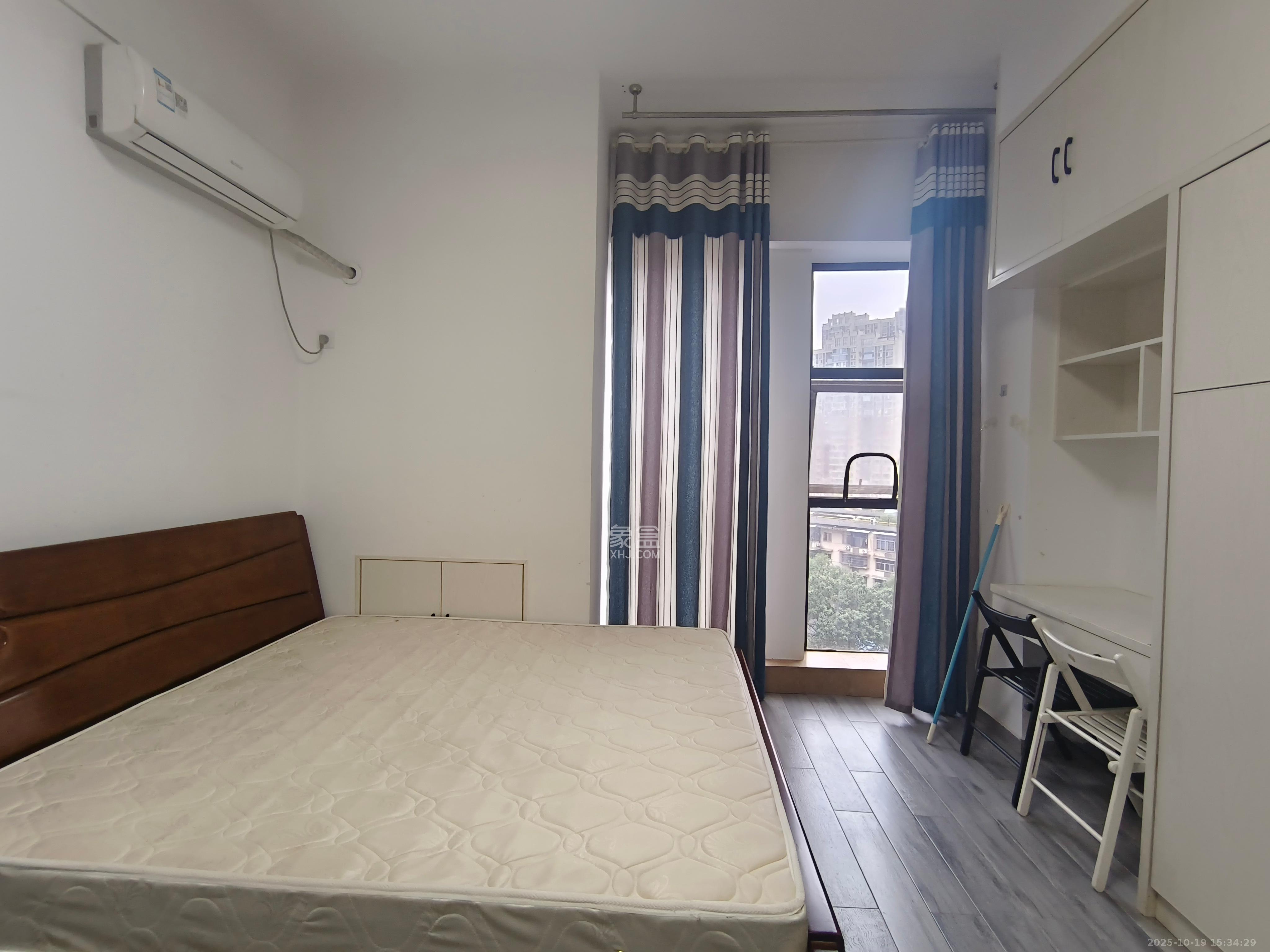 新世界广场  1室1厅1卫    1450.0元/月 新世界广场  1室1厅1卫    1450.0元/月室内图