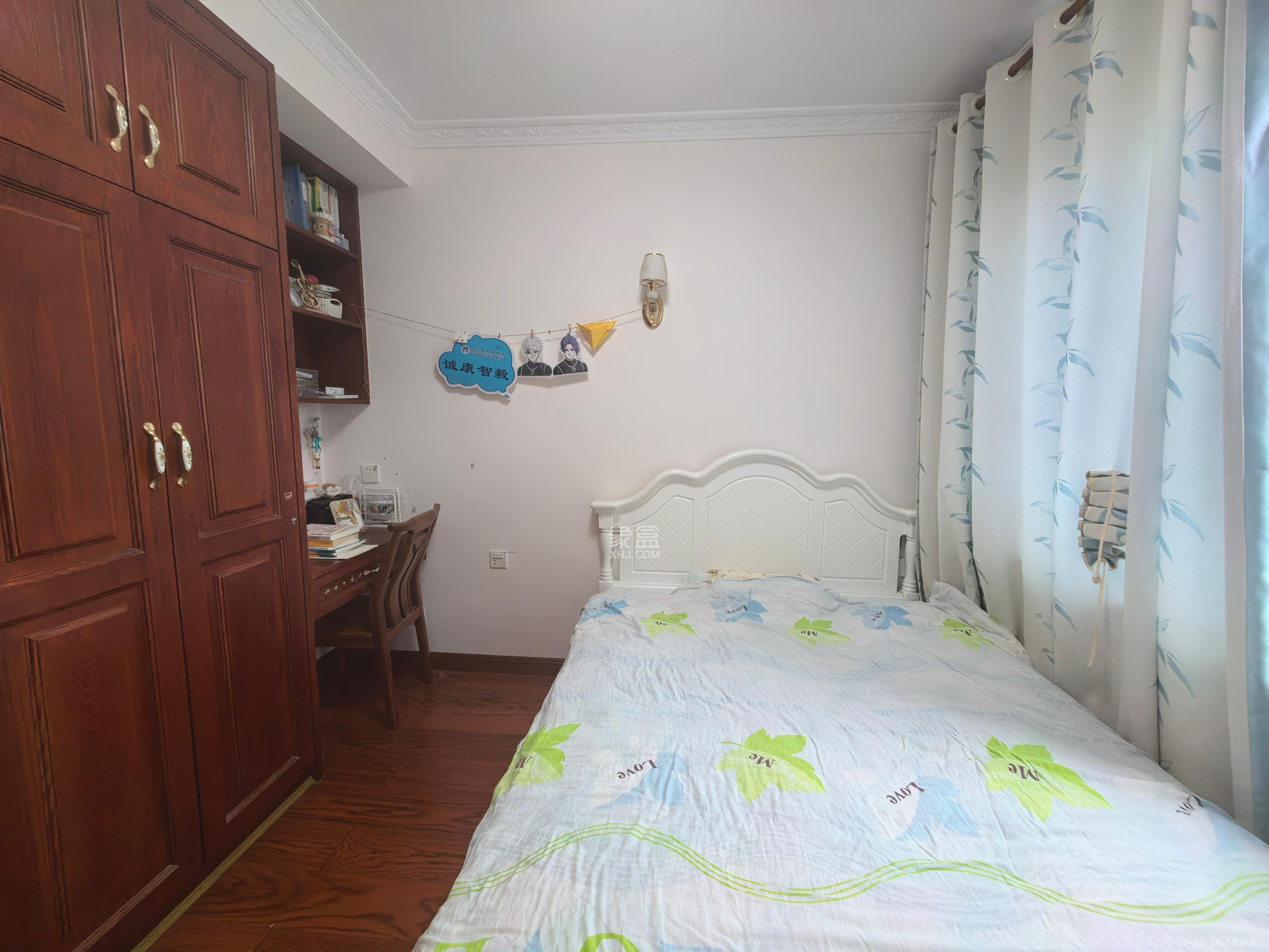 华润置地广场二期  3室2厅1卫    2500.0元/月 华润置地广场二期  3室2厅1卫    2500.0元/月户型图