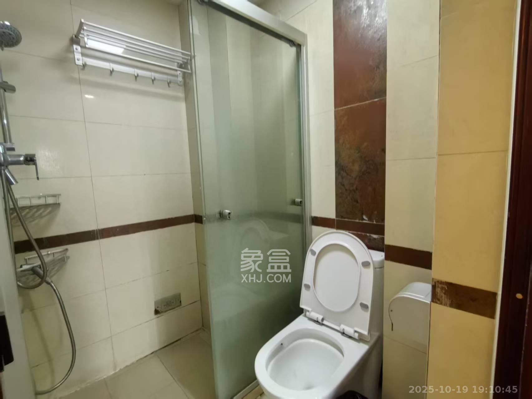 新青年公寓  1室1厅1卫    1700.0元/月室内图