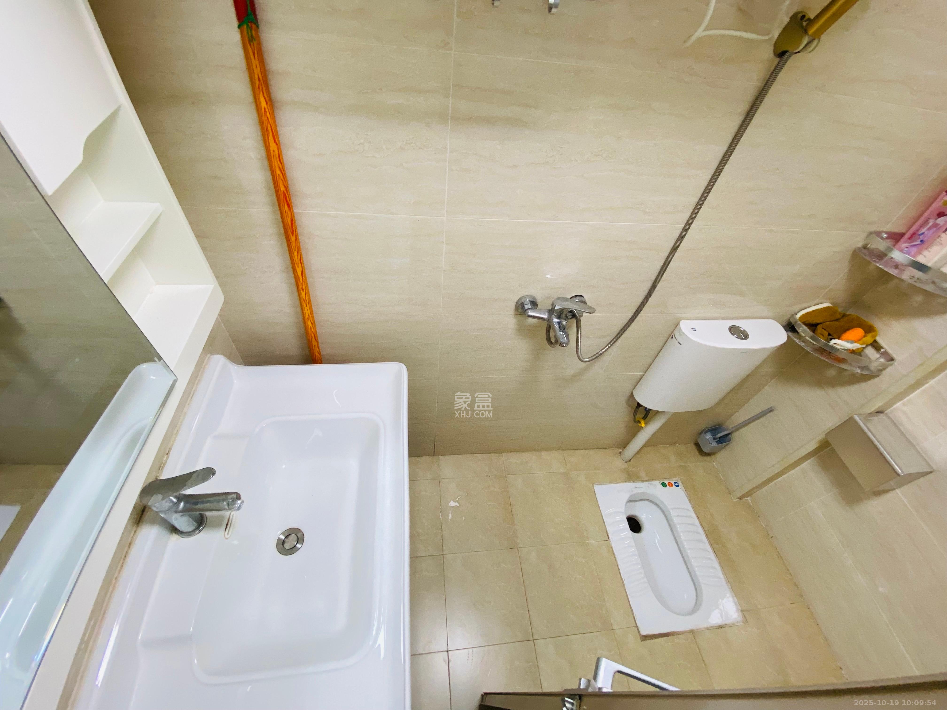 保利天禧EF区  1室1厅1卫    1800.0元/月 保利天禧EF区  1室1厅1卫    1800.0元/月室内图