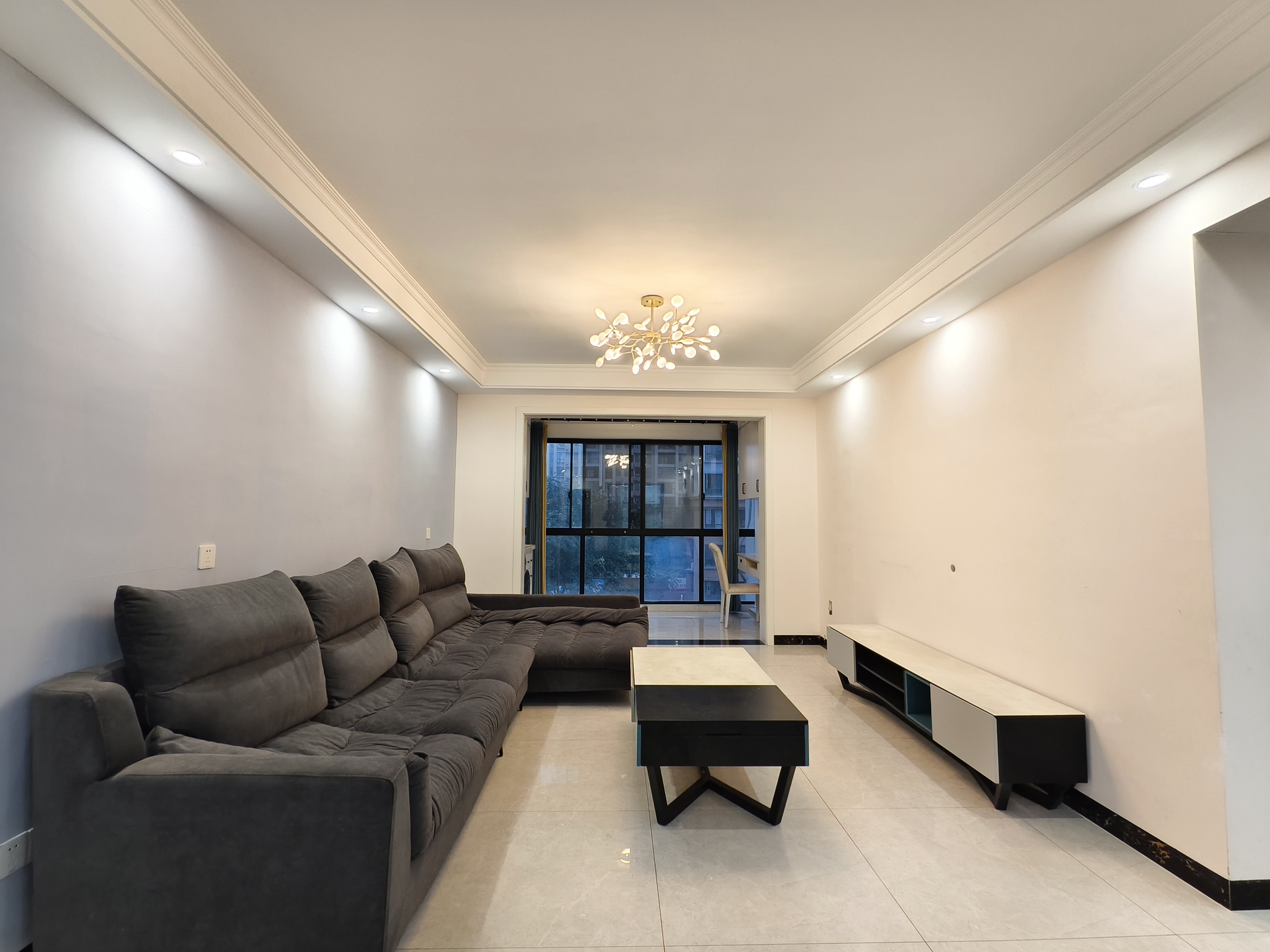 大汉资江城 3室2厅1卫 50.8万 大汉资江城 3室2厅1卫 50.8万客厅