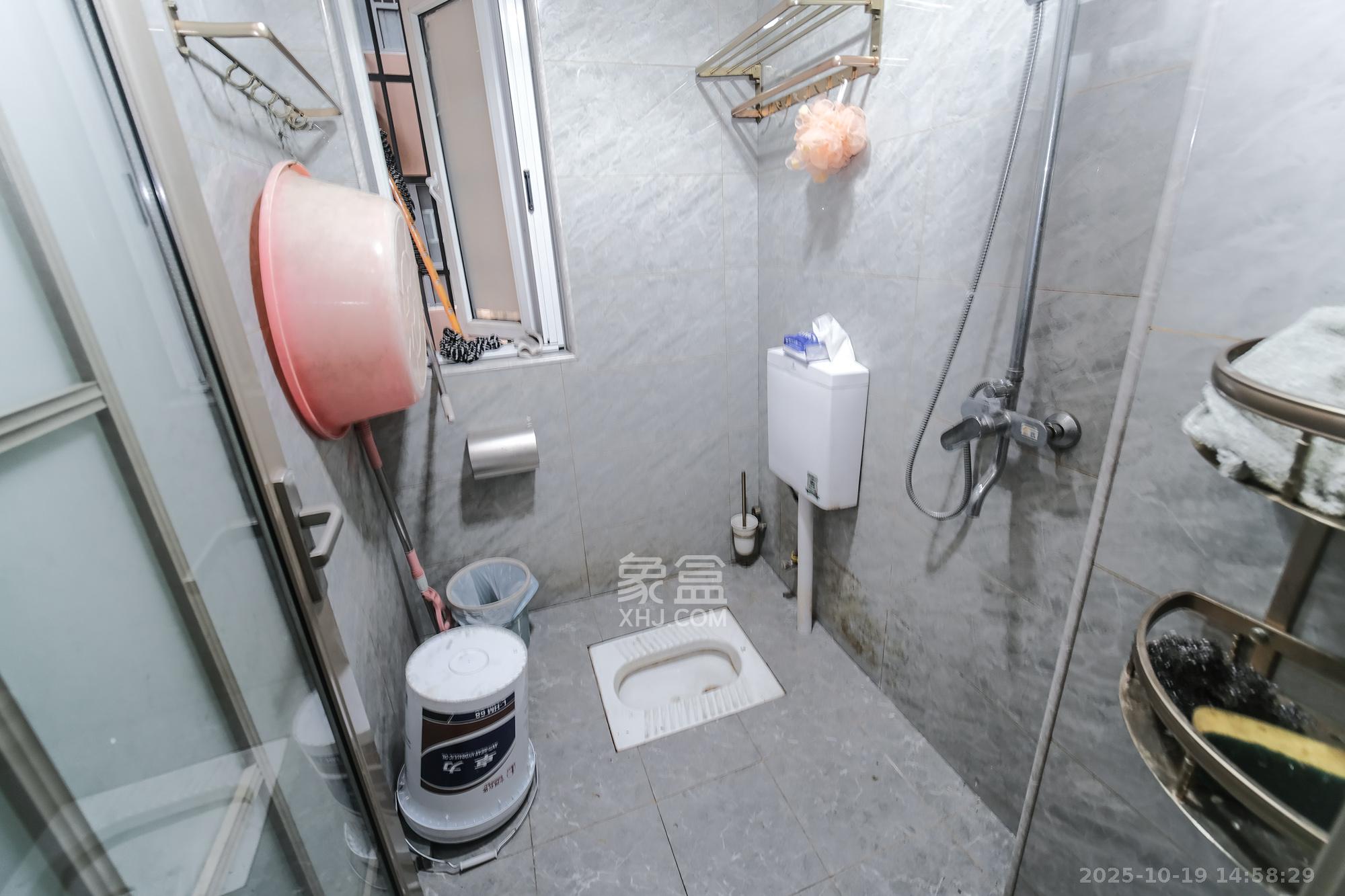 荣盛花语城  3室2厅1卫    86.0万卫生间