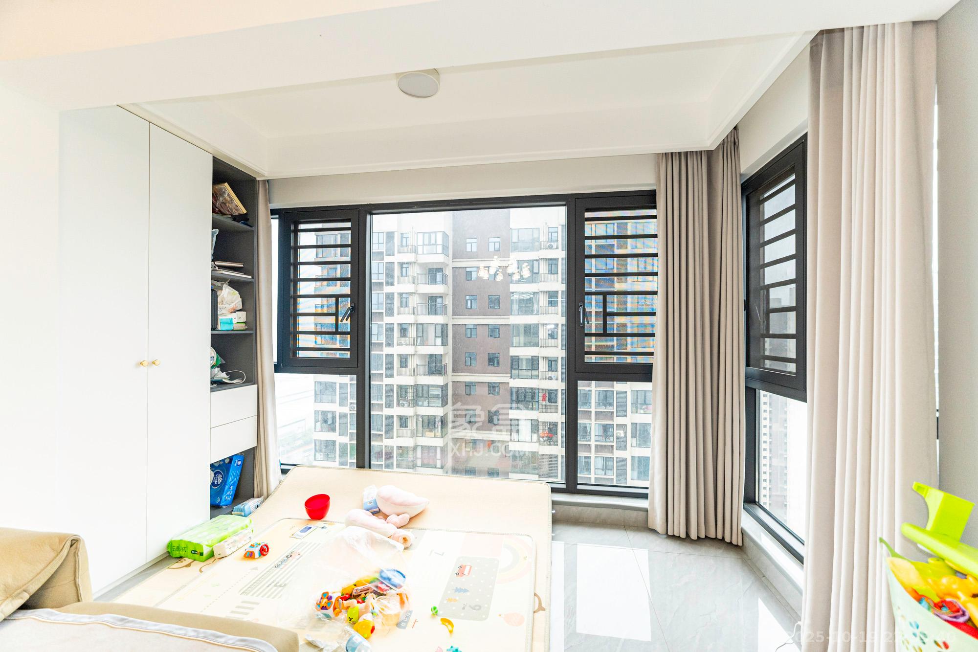 盛地东方芯府  3室1厅2卫    80.0万阳台