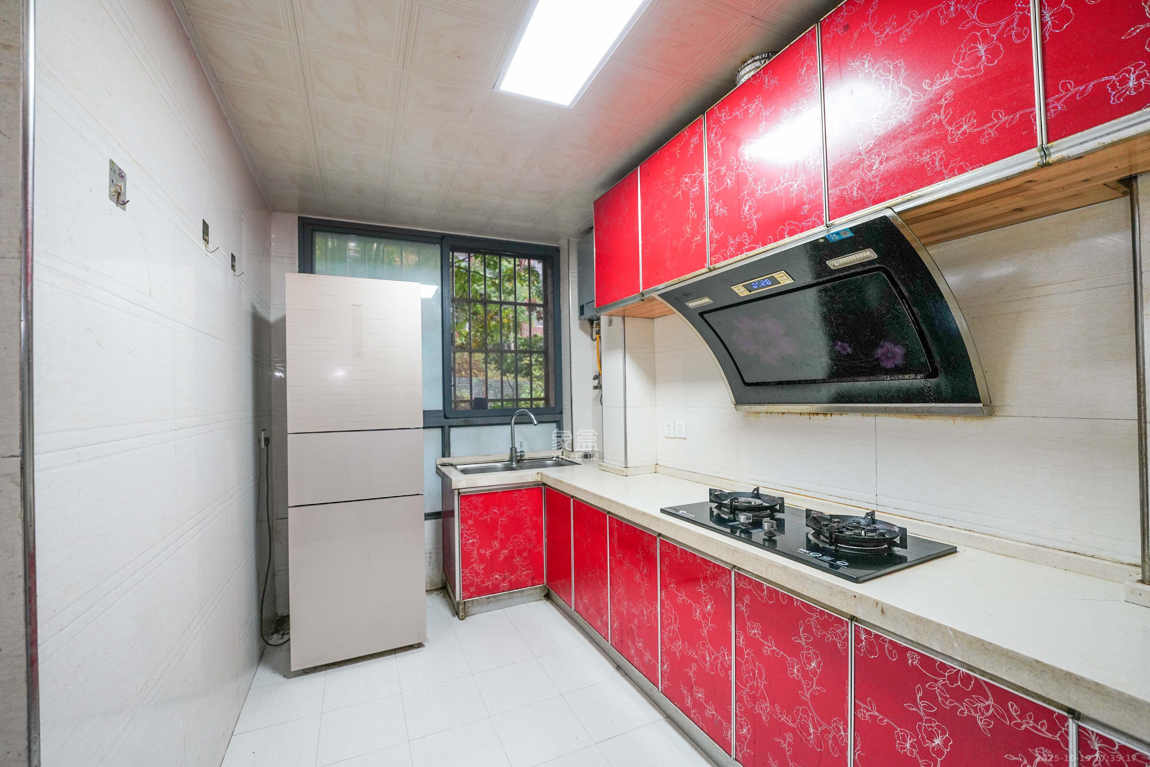 山水印象(愿景想山) 3室2厅1卫 40.0万 山水印象(愿景想山) 3室2厅1卫 40.0万厨房