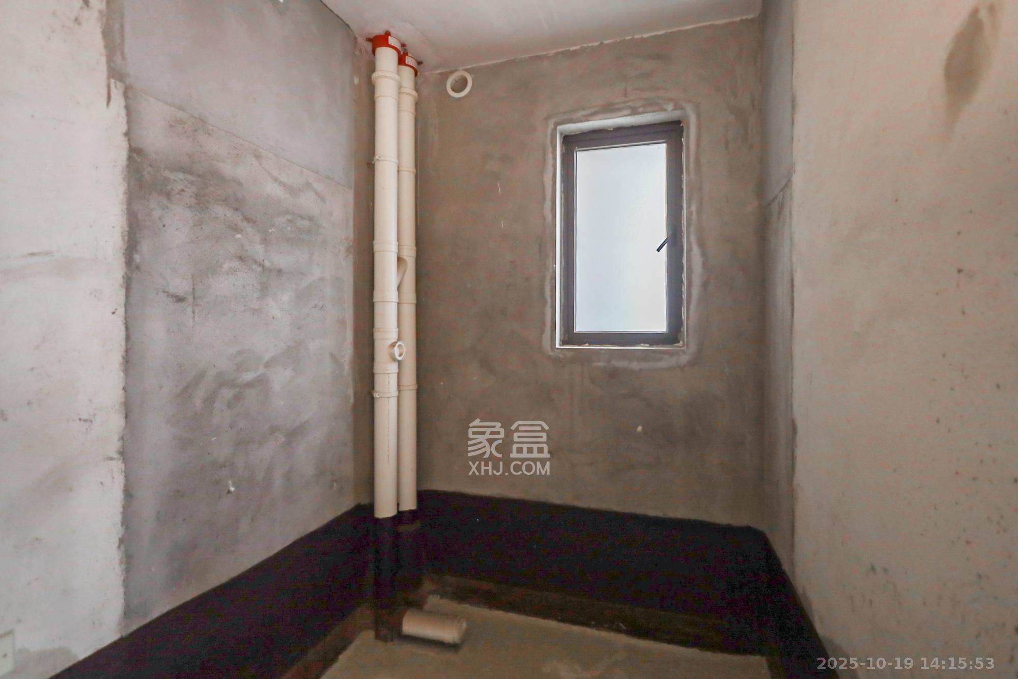 保利西海岸A区  4室2厅2卫    320.0万卫生间