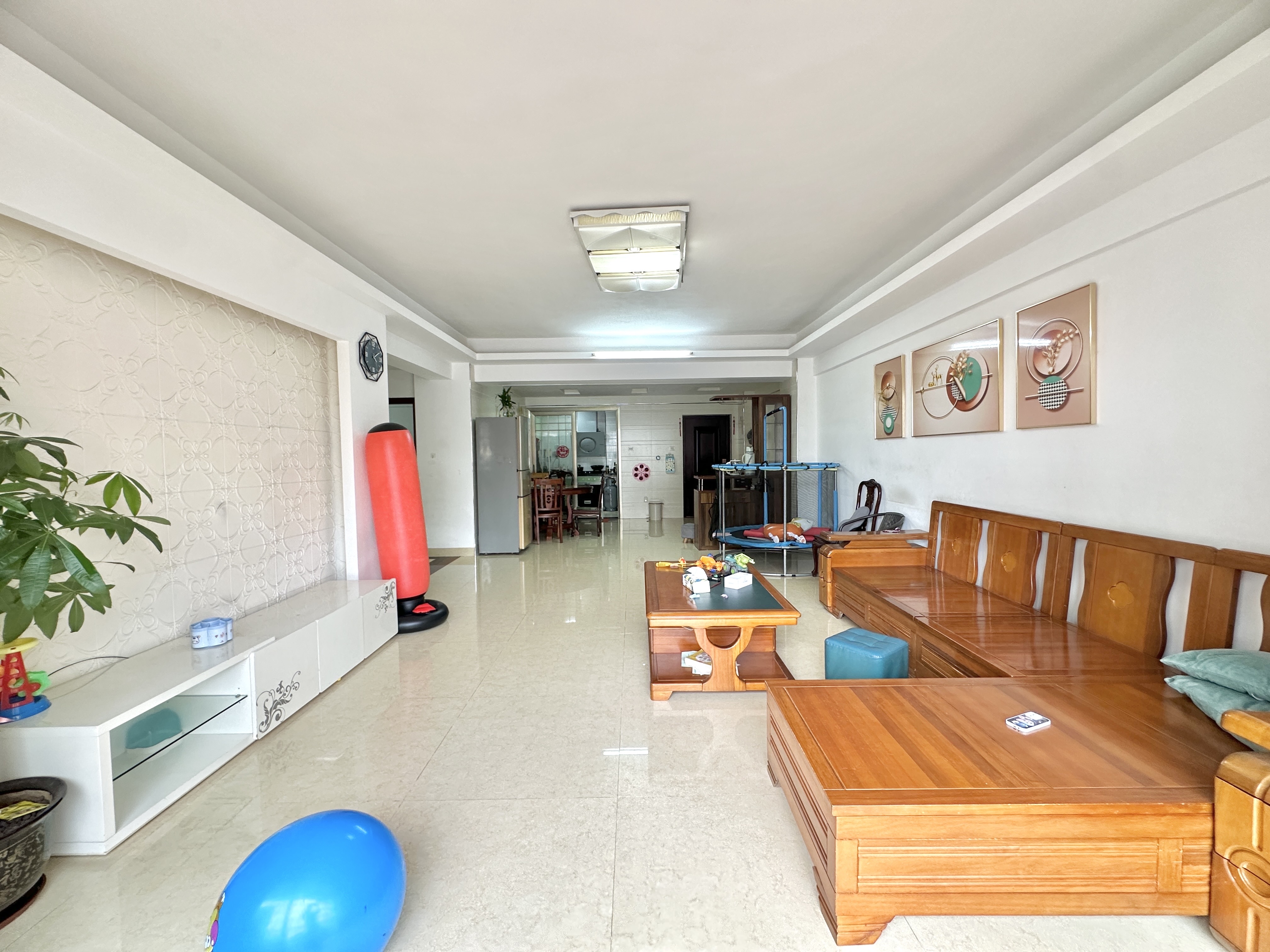 山高经典(山高村) 3室1厅2卫 70.0万 山高经典(山高村) 3室1厅2卫 70.0万客厅