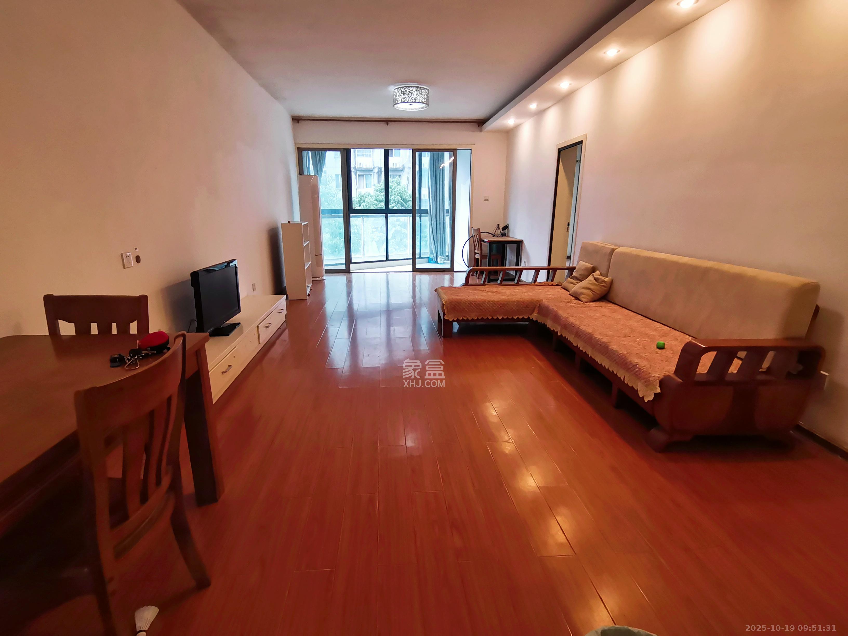 阳光100二期  3室2厅2卫    3200.0元/月 阳光100二期  3室2厅2卫    3200.0元/月