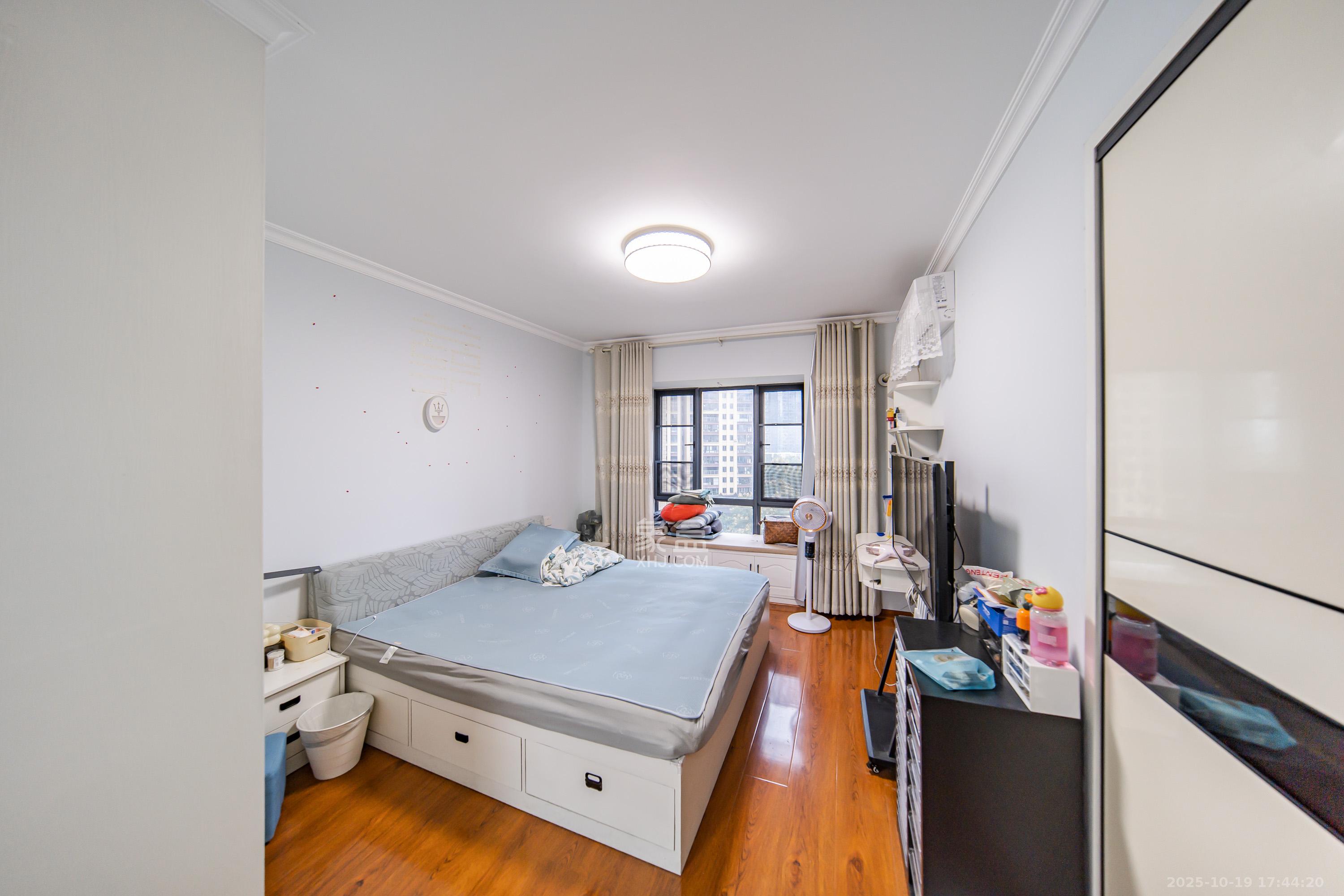 兰亭湾畔  3室2厅2卫    119.0万卧室