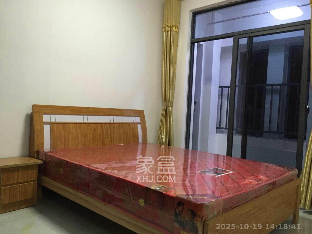 荣盛花语馨苑  2室1厅1卫    2000.0元/月室内图