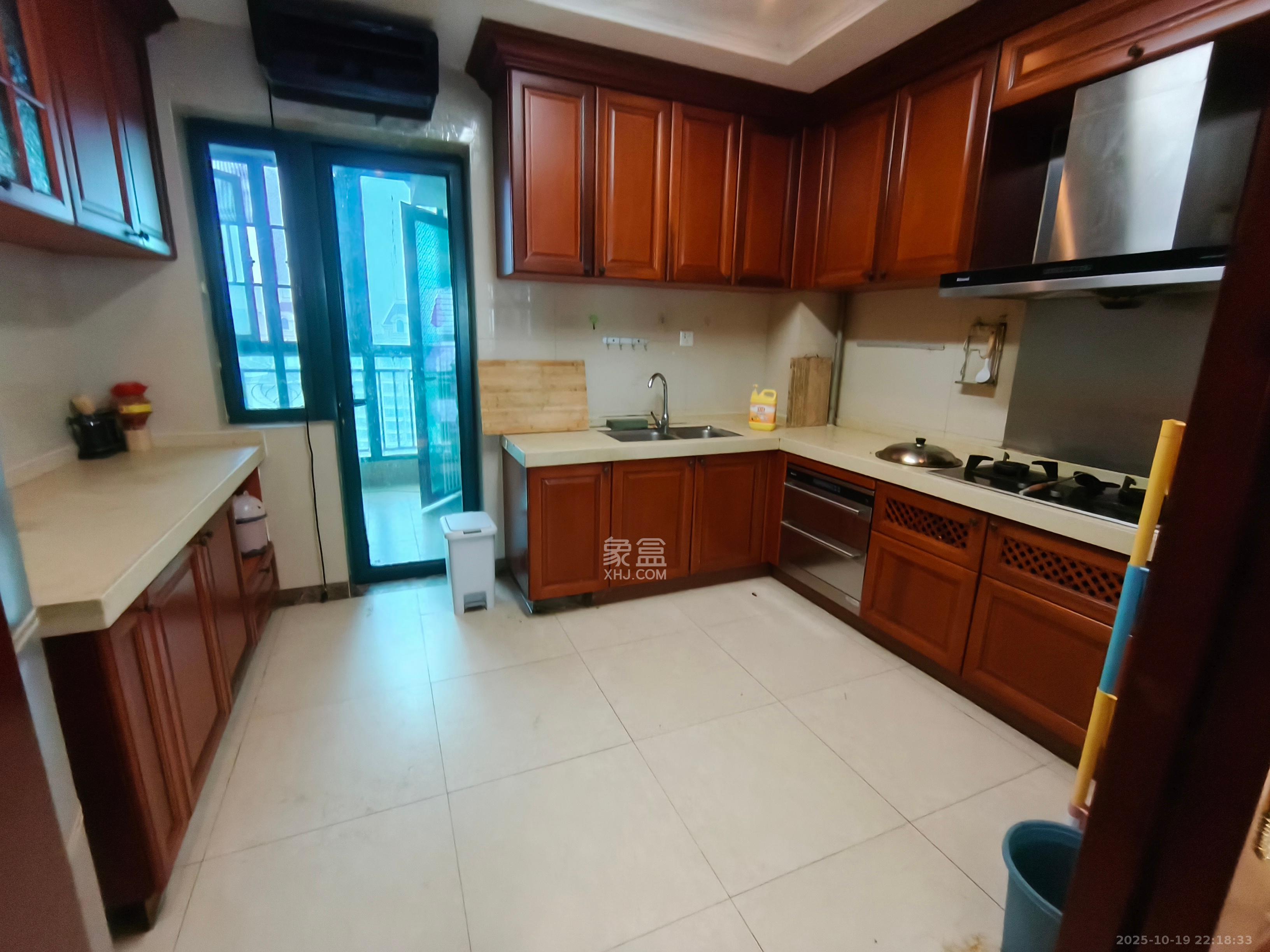 恒大雅苑 4室2厅2卫 7500.0元/月 恒大雅苑 4室2厅2卫 7500.0元/月室内图