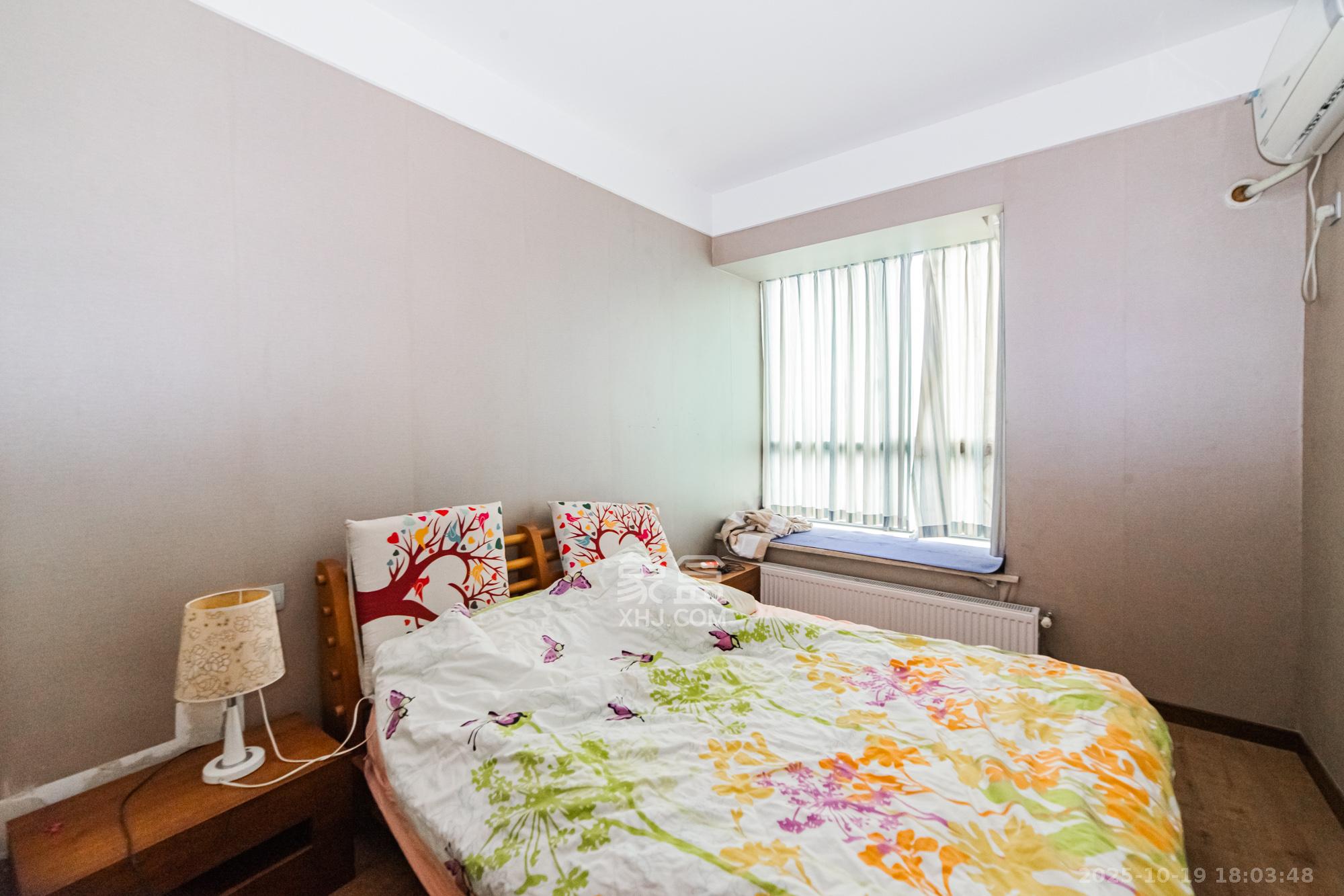 湘江世纪城湘江豪庭  4室2厅1卫    328.0万卧室