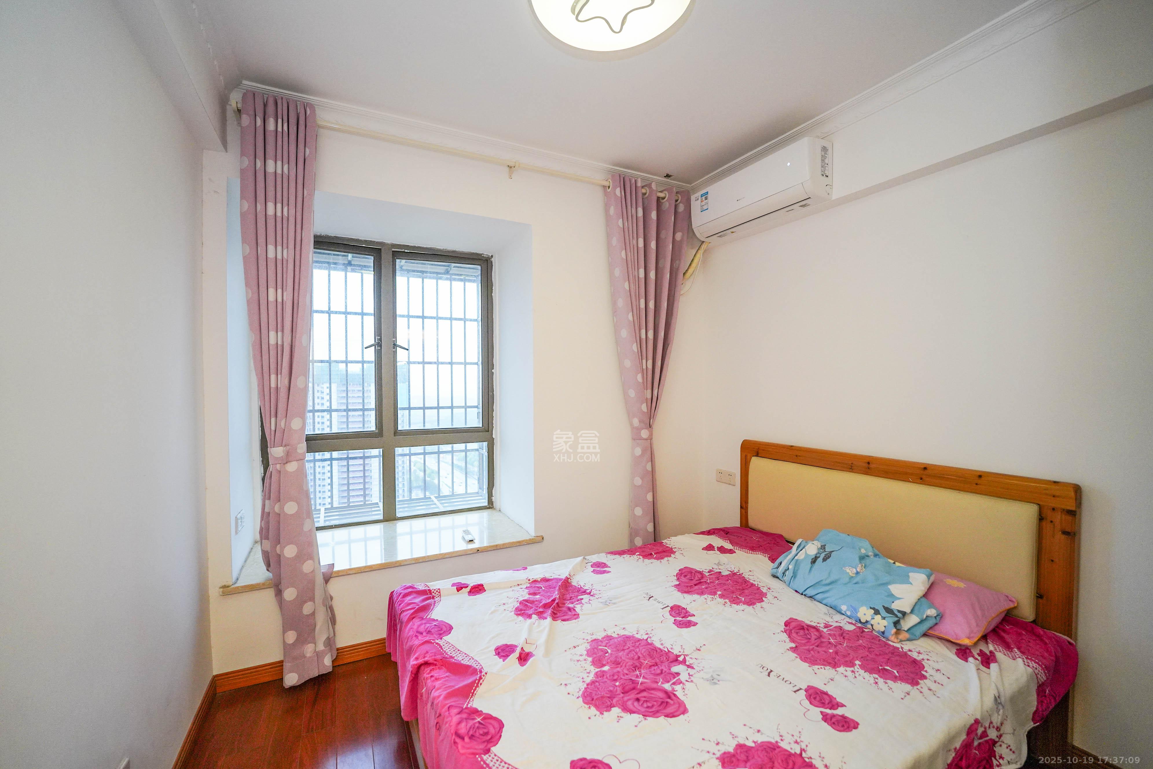 幸福庄园  4室2厅2卫    85.0万卧室