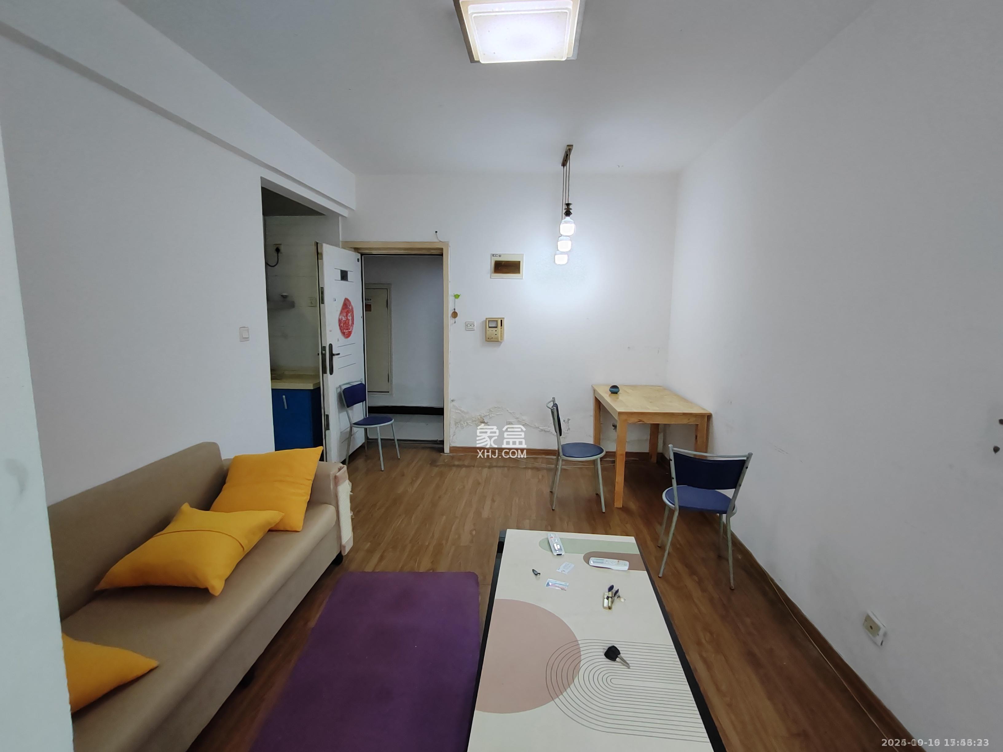 中天广场  1室1厅1卫    1800.0元/月 中天广场  1室1厅1卫    1800.0元/月室内图