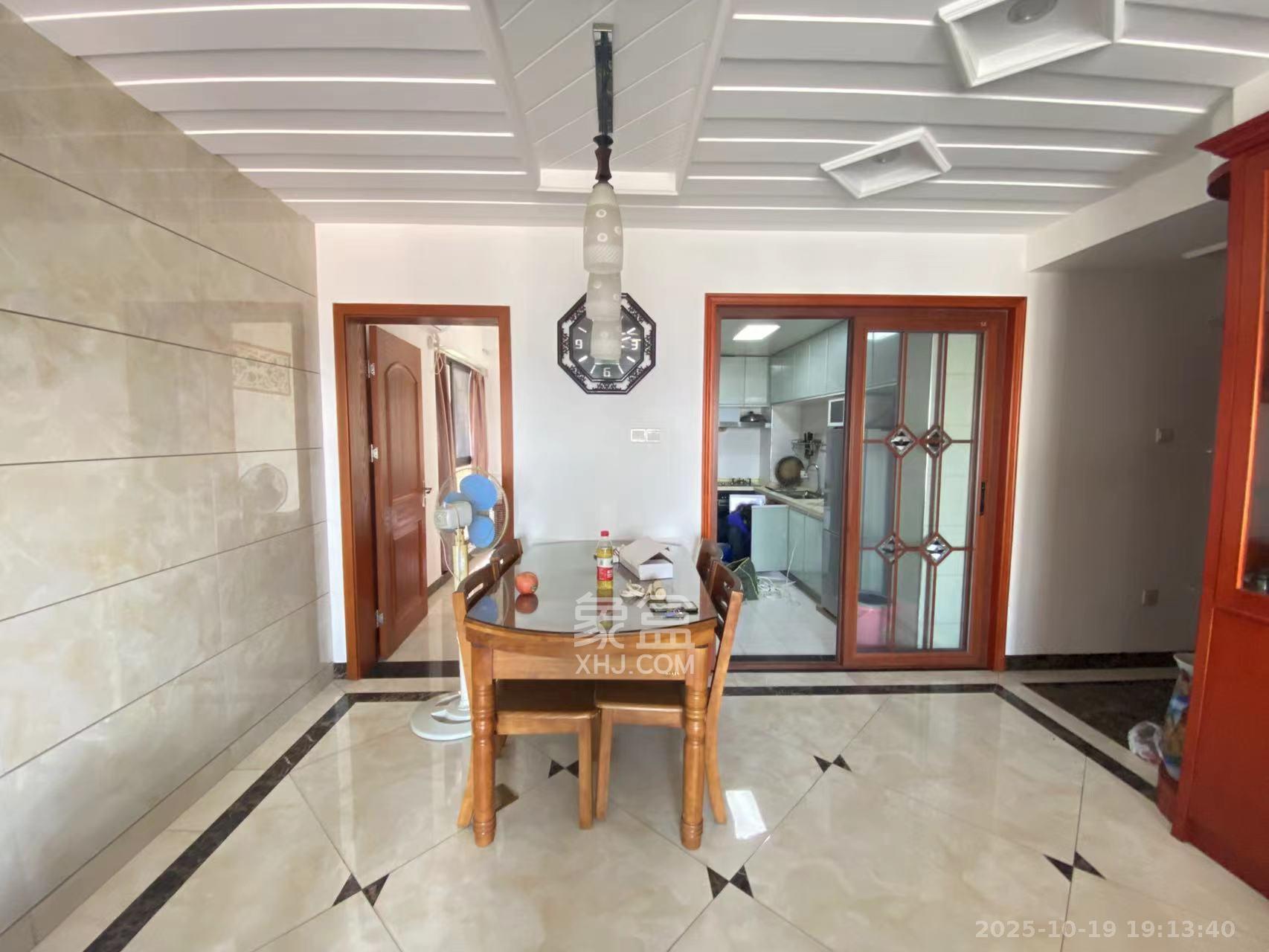 华城广场 3室2厅1卫 3200.0元/月 华城广场 3室2厅1卫 3200.0元/月室内图