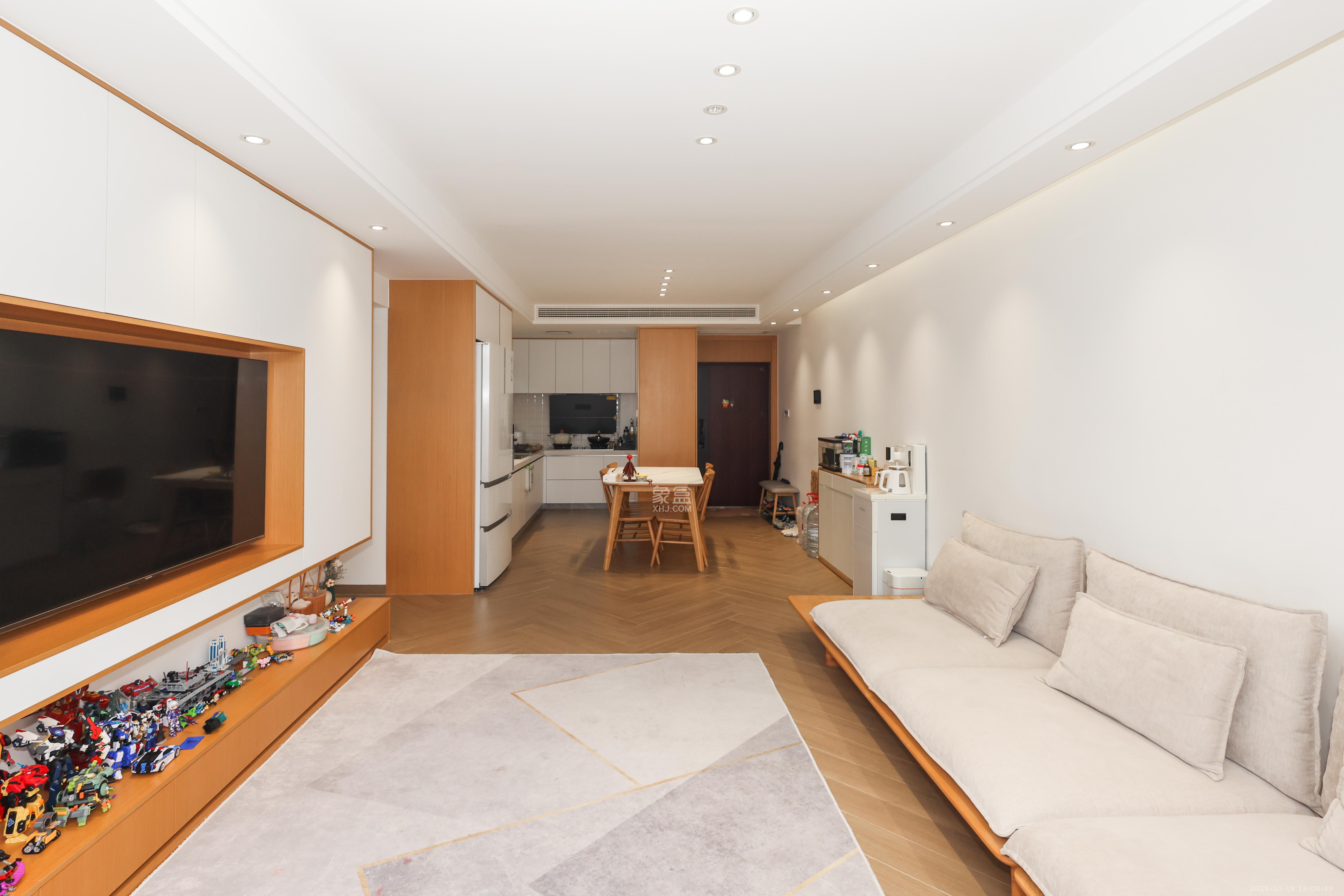 中国铁建梅溪青秀三期  3室2厅2卫    188.0万客厅