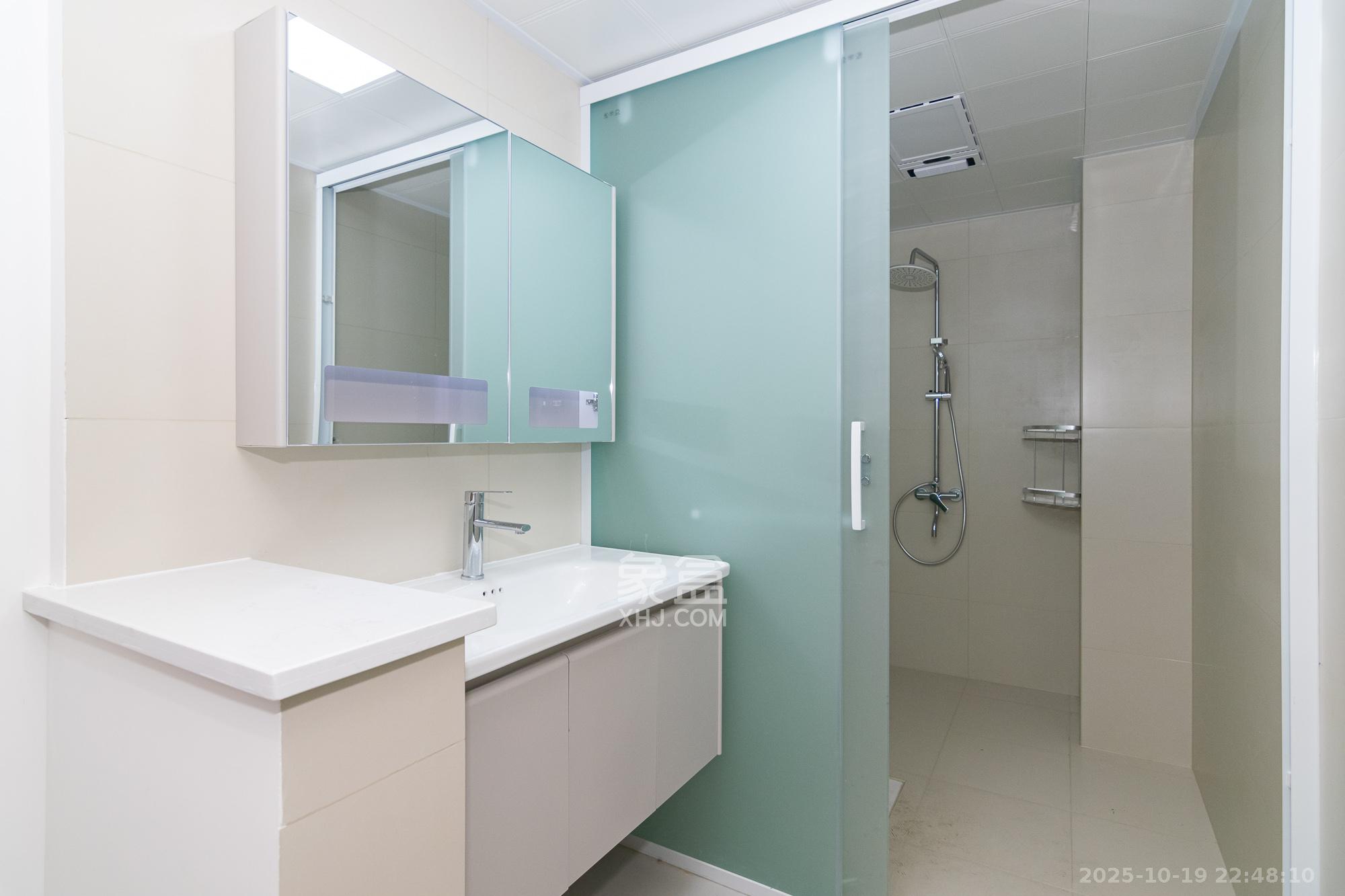 美的翰城  3室2厅2卫    69.8万卫生间