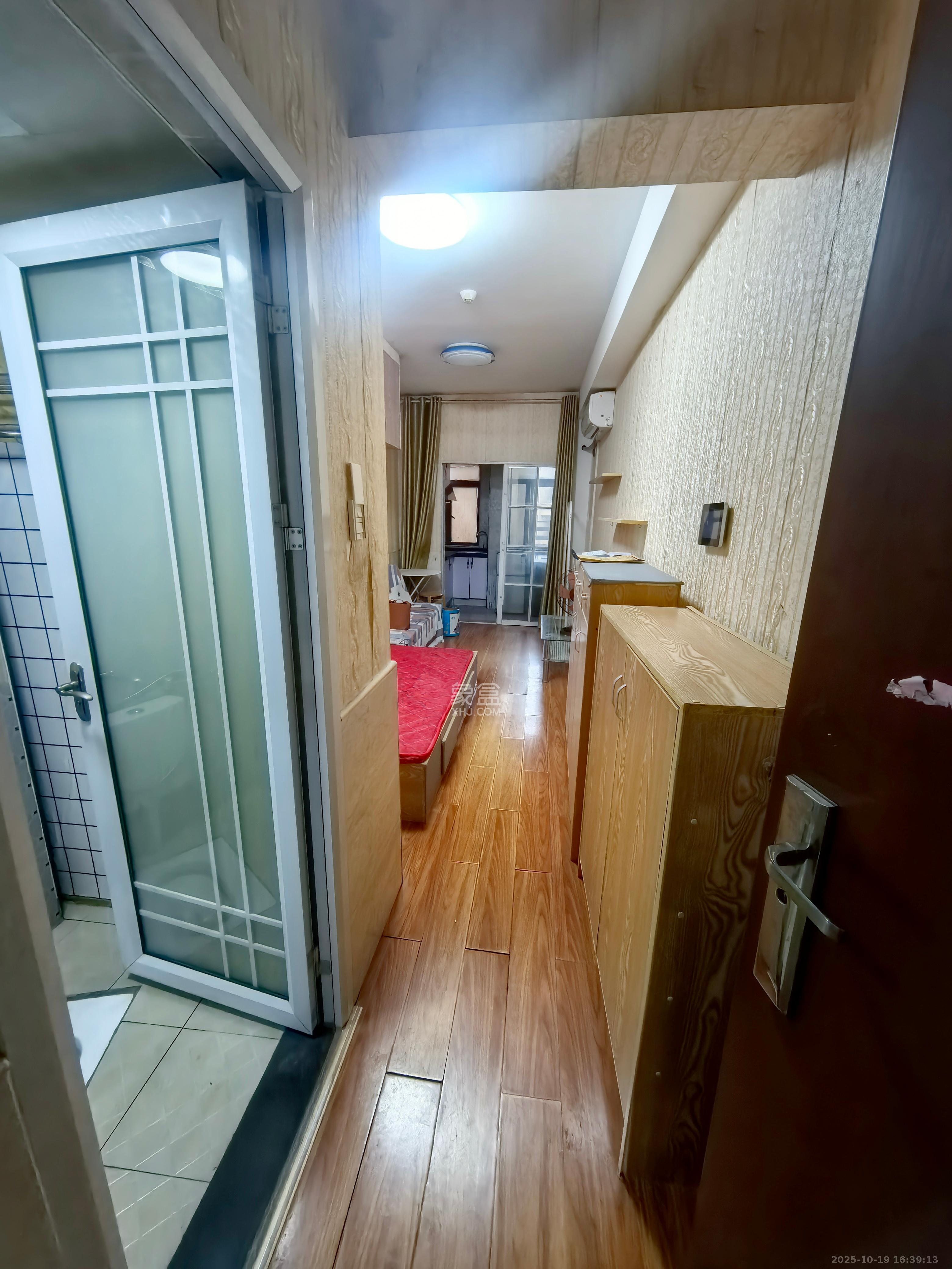 保利麓谷林语I区  1室1厅1卫    900.0元/月室内图