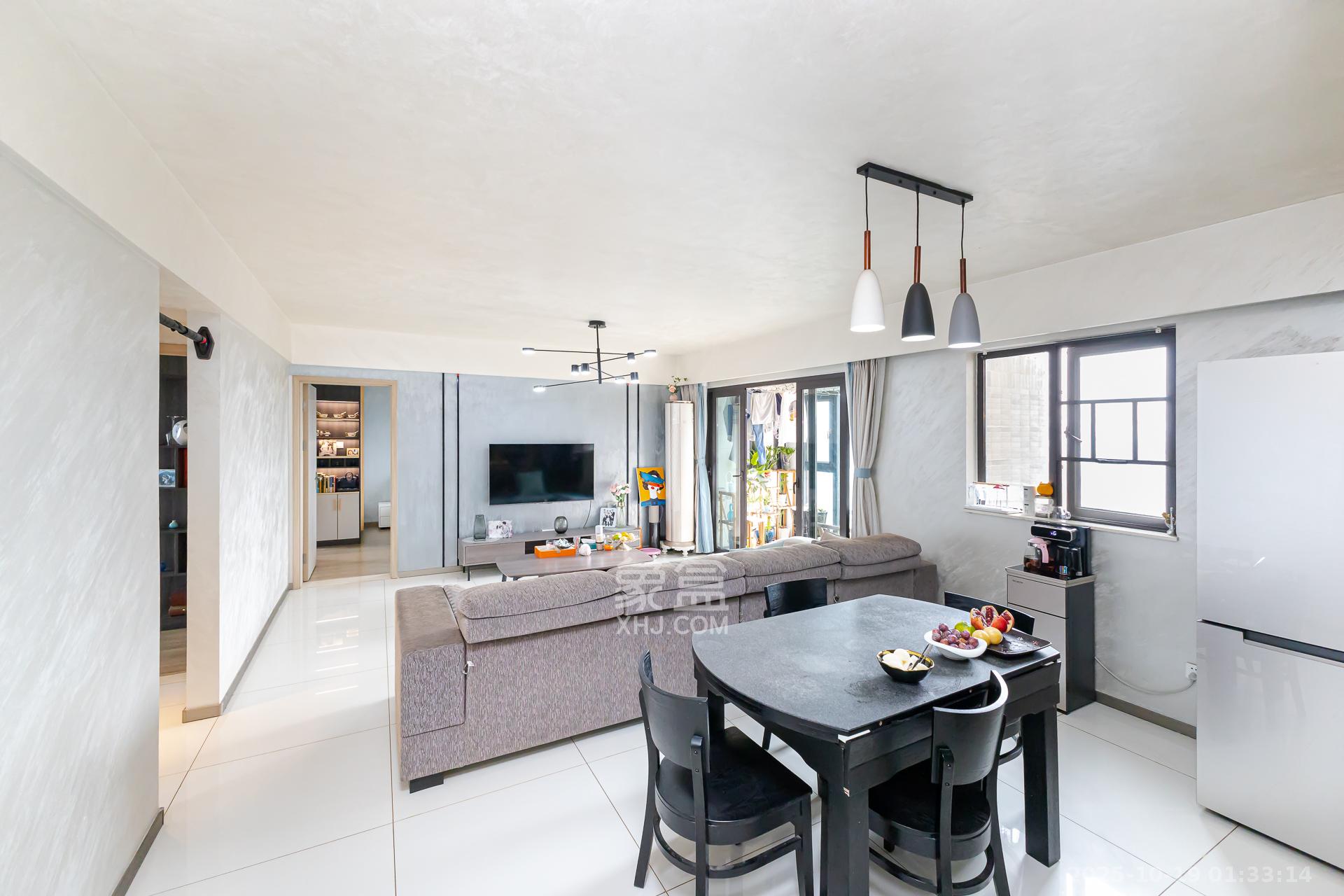 时代倾城五期  4室2厅2卫    110.0万 时代倾城五期  4室2厅2卫    110.0万客厅