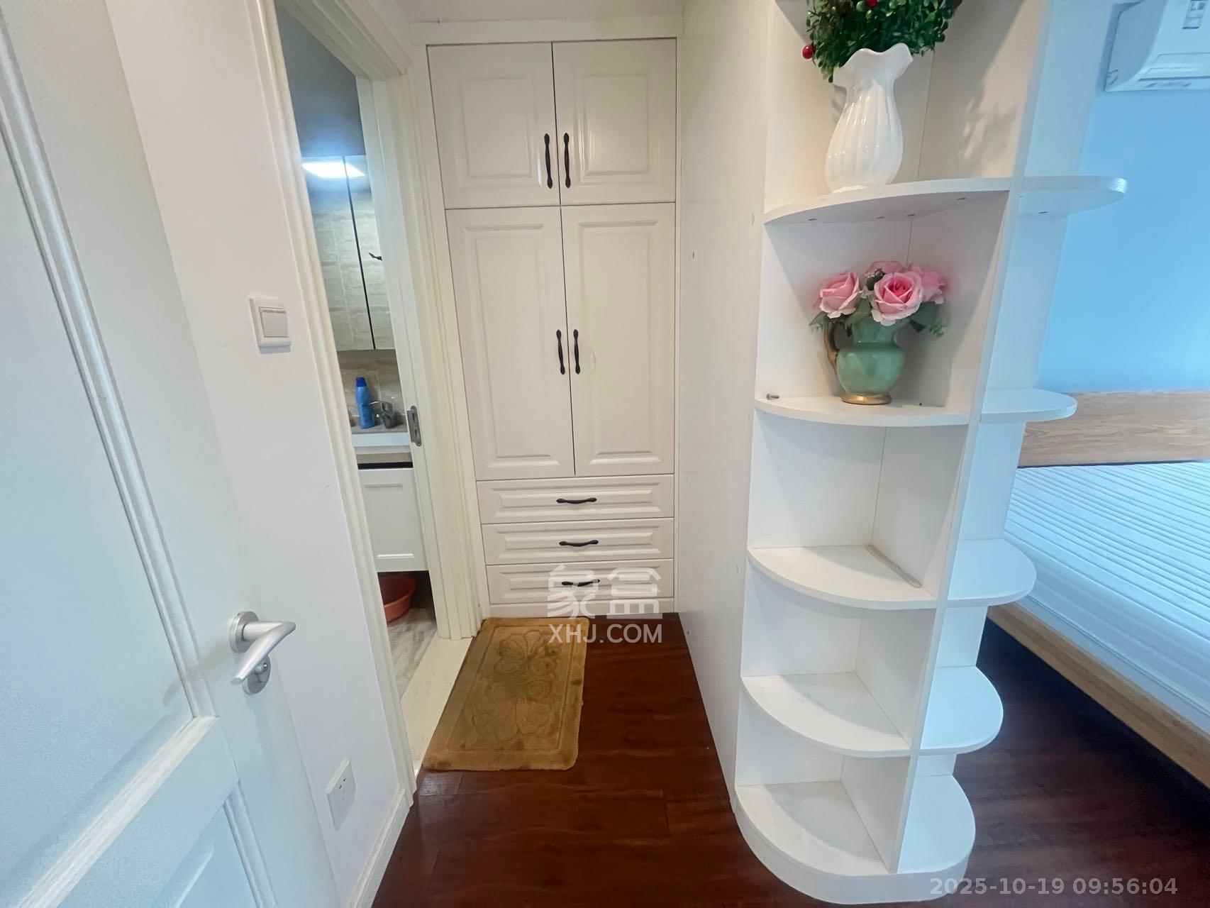 万科魅力之城观澜里 3室2厅2卫 2600.0元/月 万科魅力之城观澜里 3室2厅2卫 2600.0元/月室内图