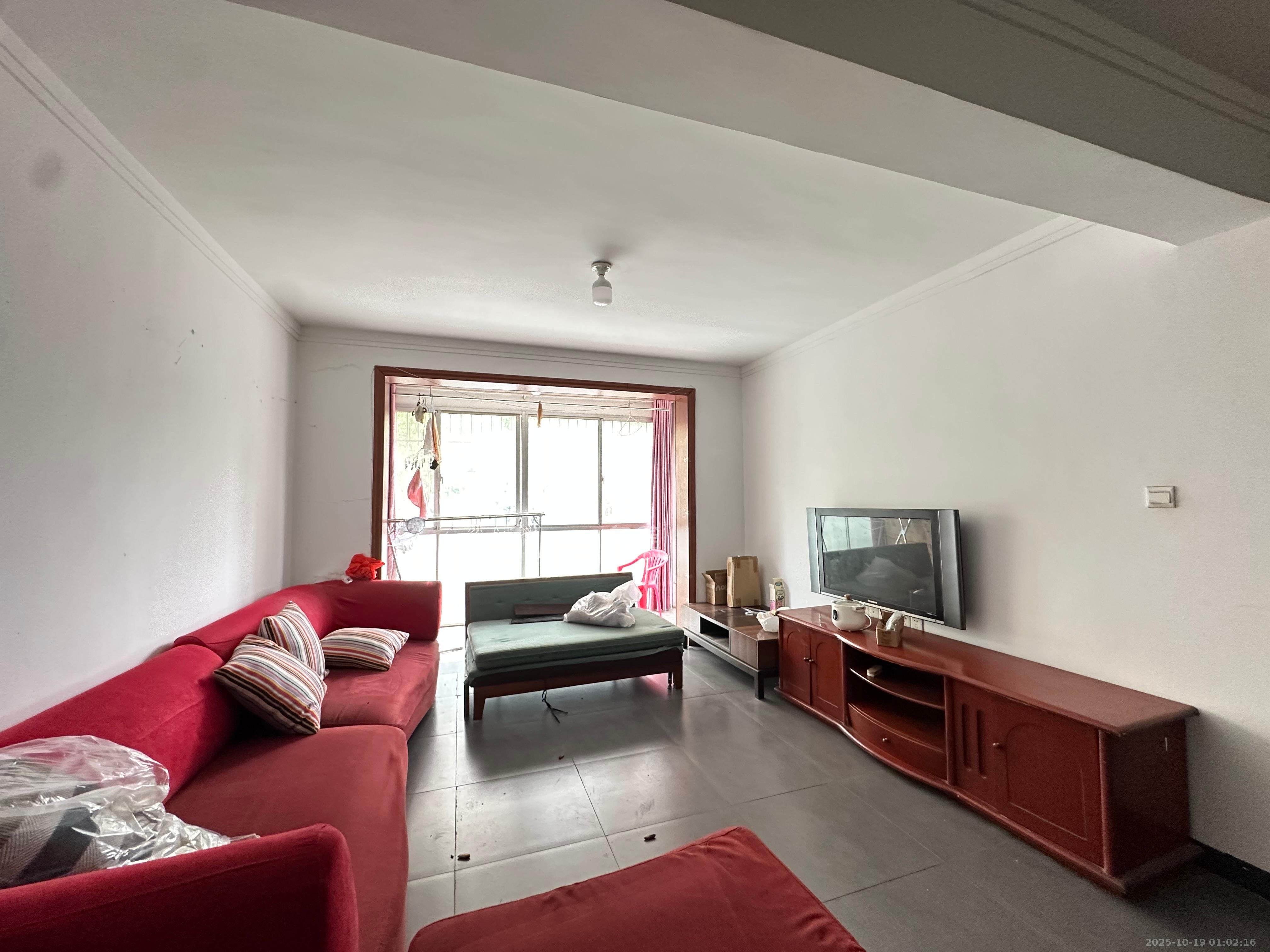 鄱阳小区  3室2厅1卫    1300.0元/月 鄱阳小区  3室2厅1卫    1300.0元/月室内图