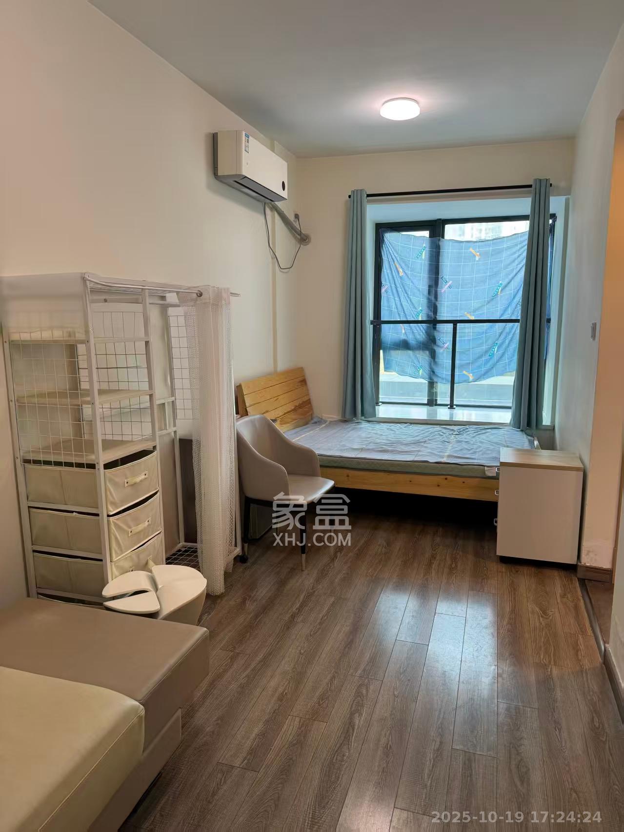 卓越浅水湾  1室1厅1卫    1300.0元/月 卓越浅水湾  1室1厅1卫    1300.0元/月