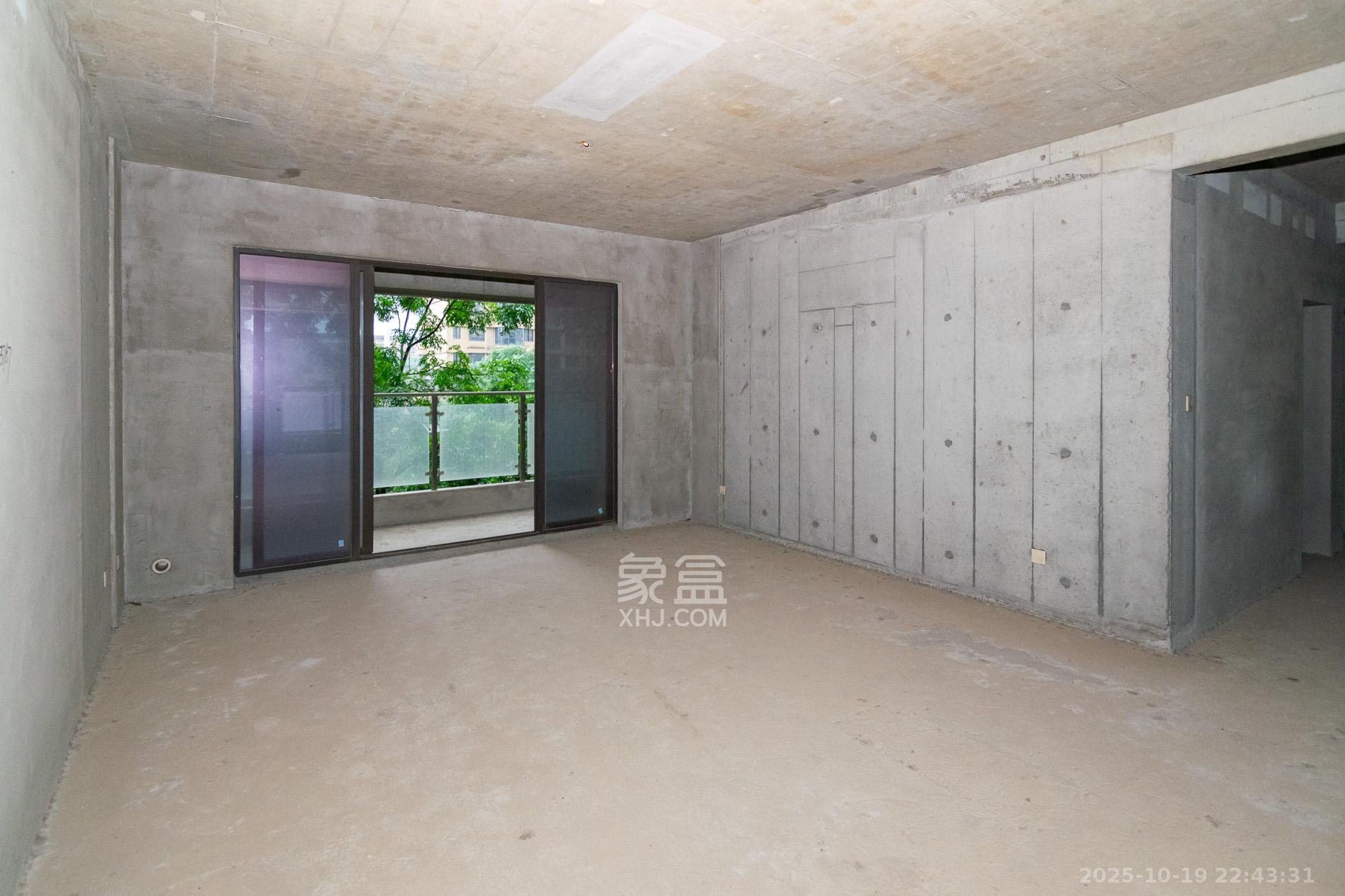 三润城（三润星城）  5室2厅2卫    125.0万