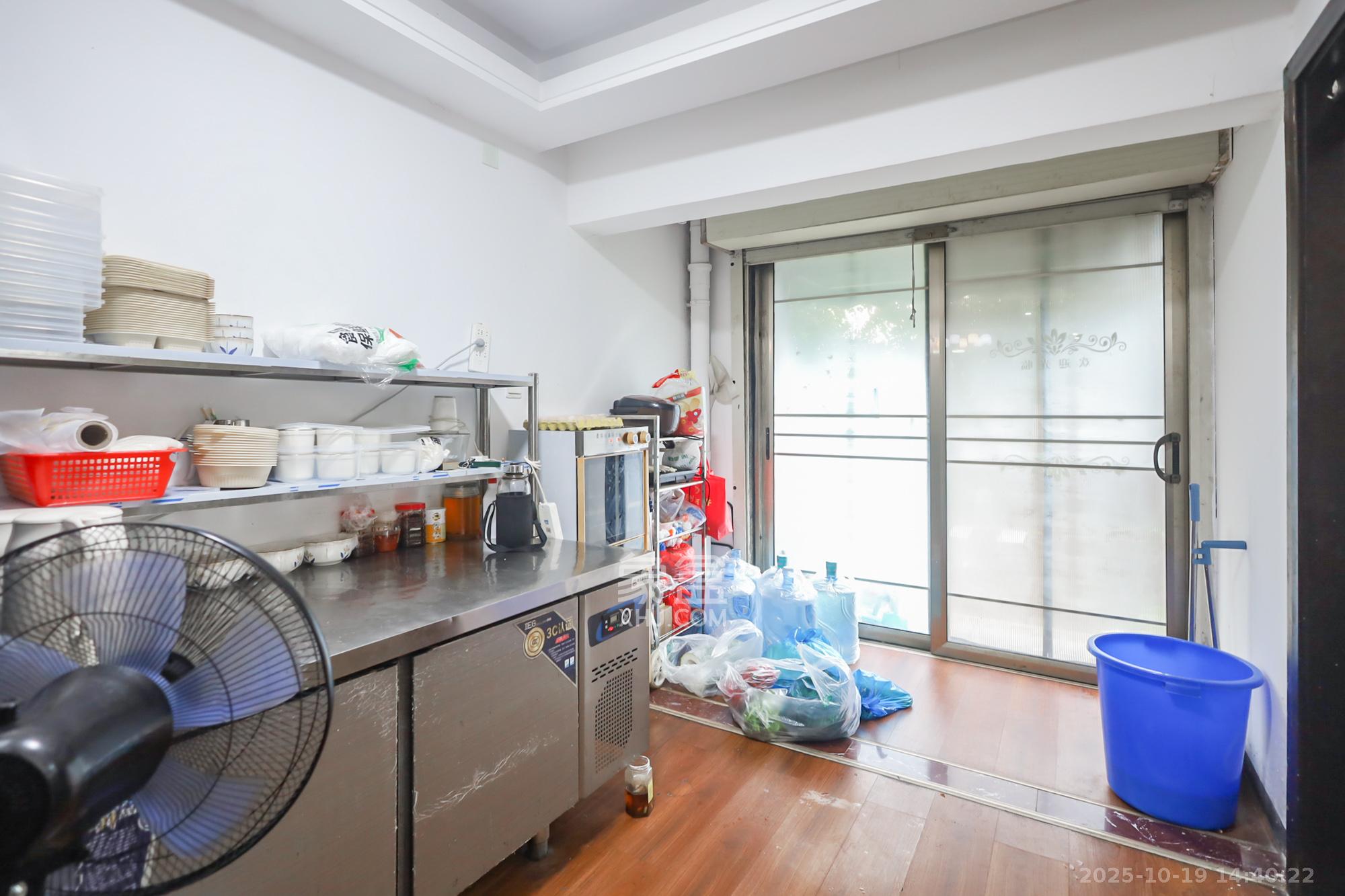 绿地中央广场  5室2厅3卫    265.0万 绿地中央广场  5室2厅3卫    265.0万其他