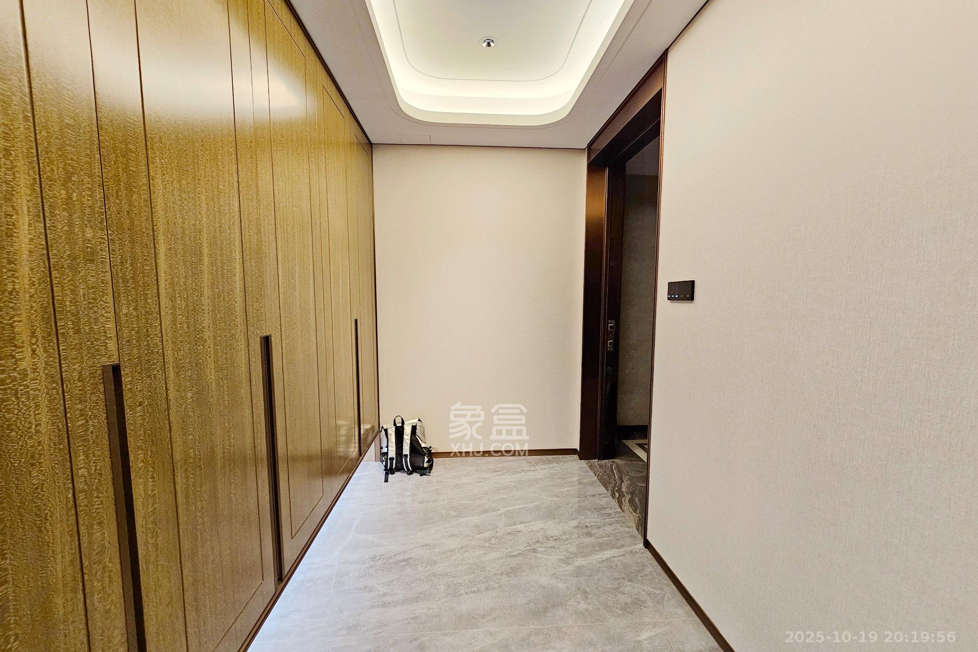 运达中央广场三期  4室2厅3卫    517.0万其他