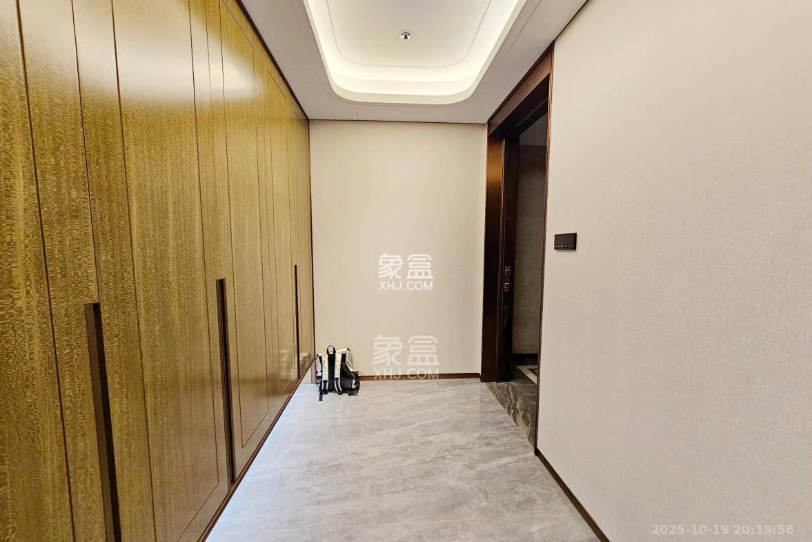 运达中央广场三期  4室2厅3卫    517.0万 运达中央广场三期  4室2厅3卫    517.0万其他