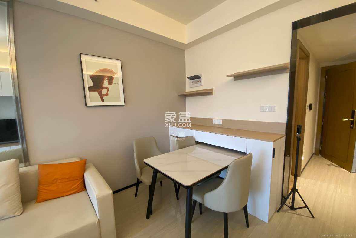 恒大国际广场  1室1厅1卫    1600.0元/月 恒大国际广场  1室1厅1卫    1600.0元/月室内图1