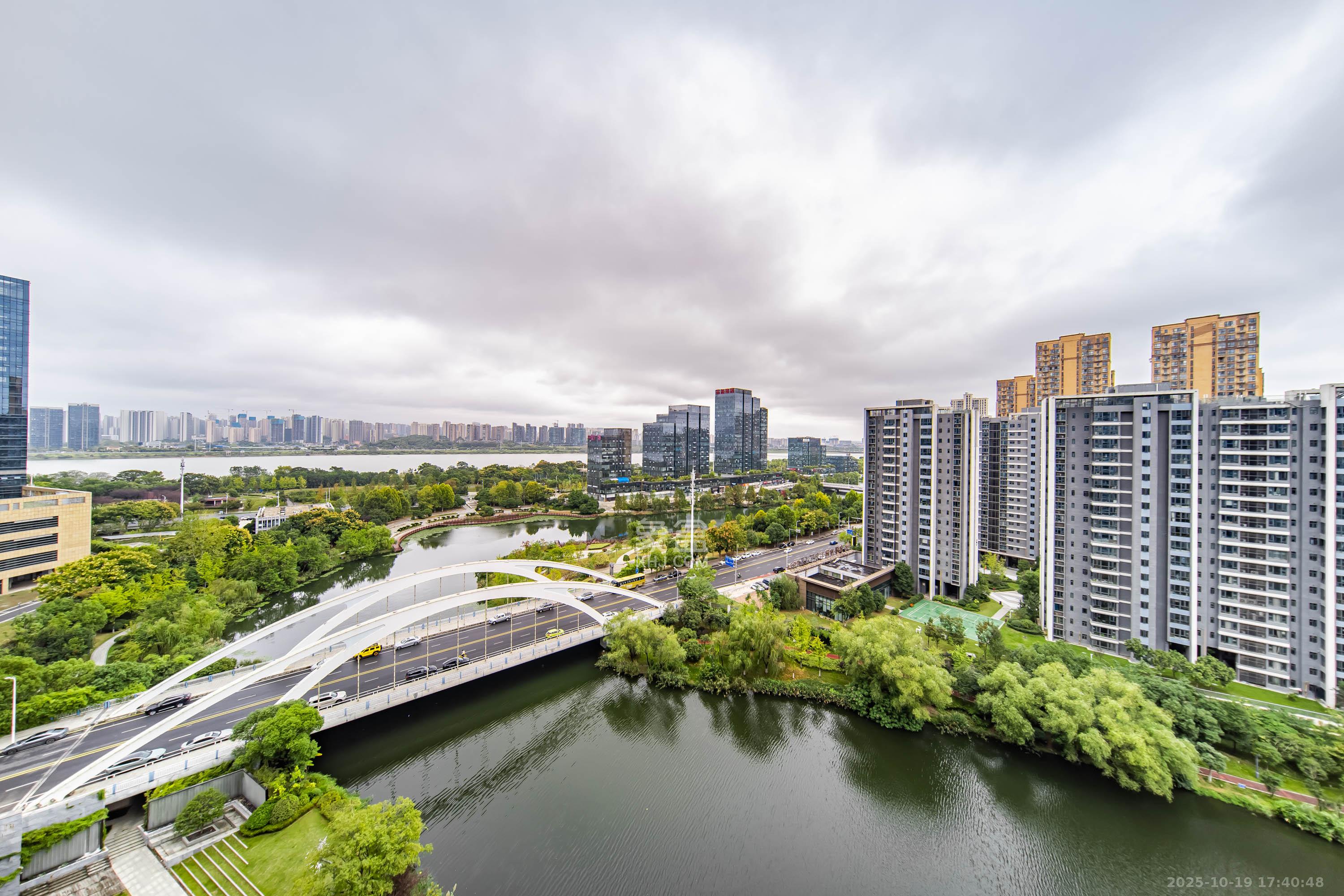 中海阅江府  3室2厅2卫    245.0万其他